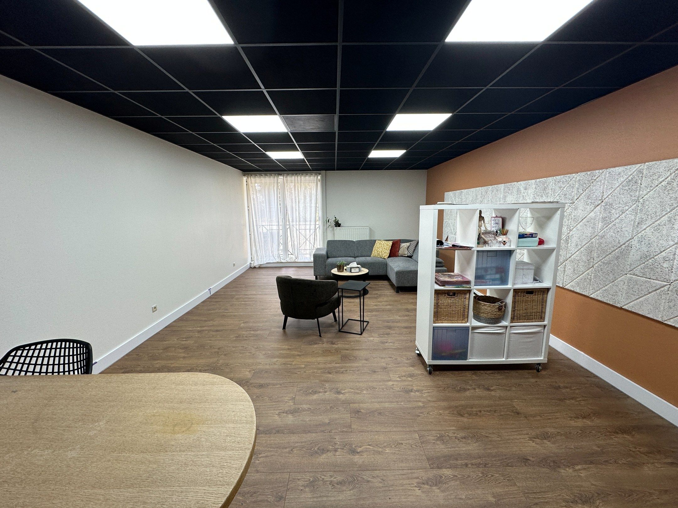 Handelsgelijkvloers van 200m² te Genk centrum, onmiddellijk beschikbaar foto 5