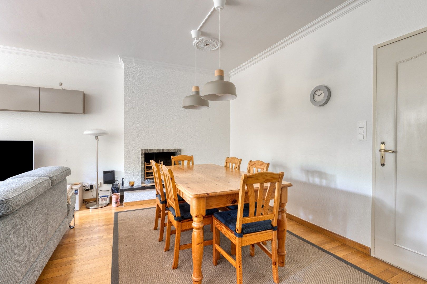 Riant 2-slp appartement met kelder en autostnplts foto 3