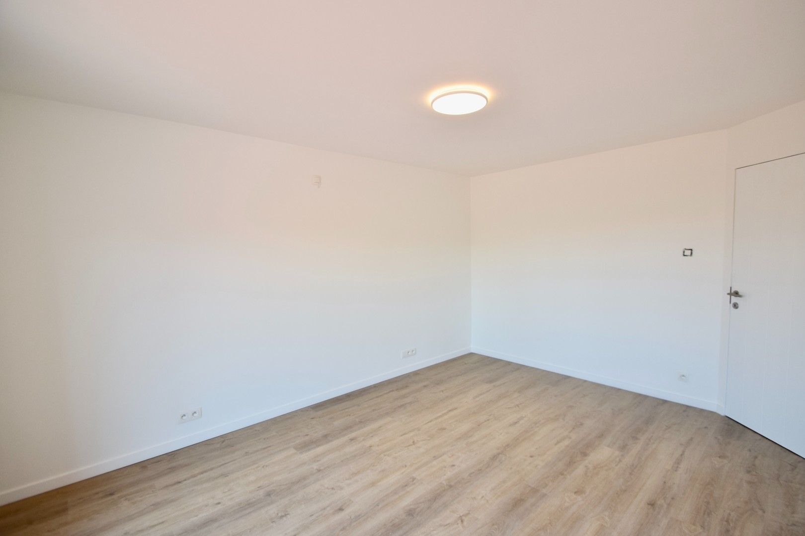 Gerenoveerde koppelvilla heel rustig gelegen vlakbij het Zegemeer en het centrum van Knokke. foto 9