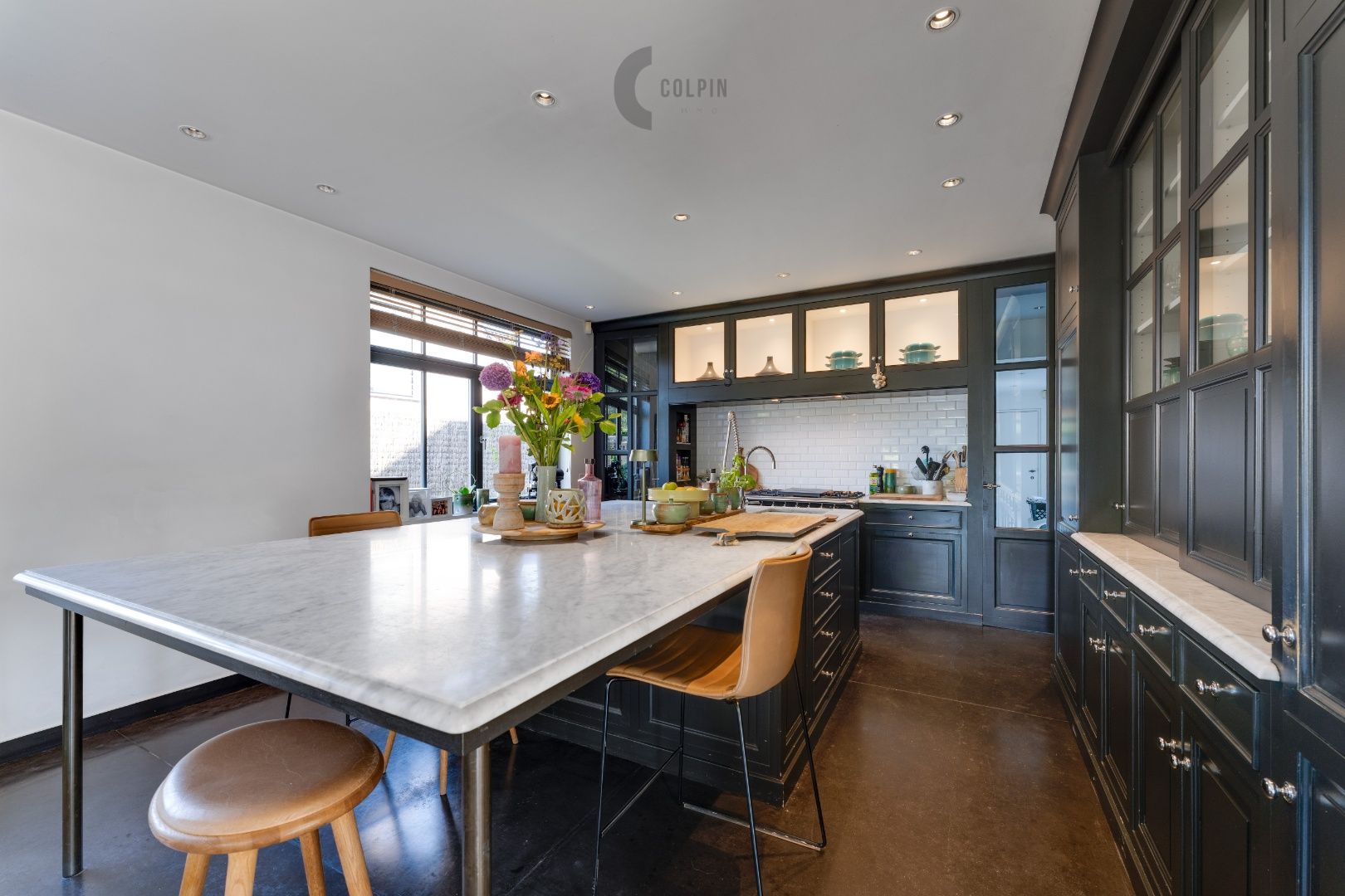 Adembenemende villa in een rustige wijk foto 11