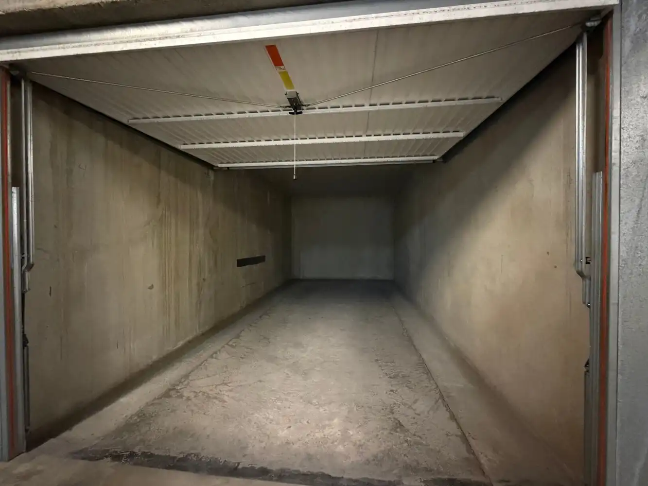 Ruime garagebox in het Stubbenpark te Duinbergen foto 5