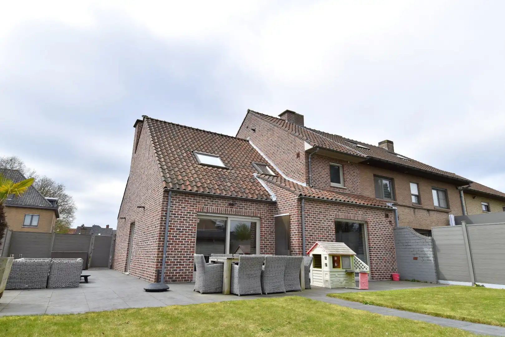 Instapklare halfopen bebouwing met 3 slaapkamers en 2 garages te Bissegem foto 14