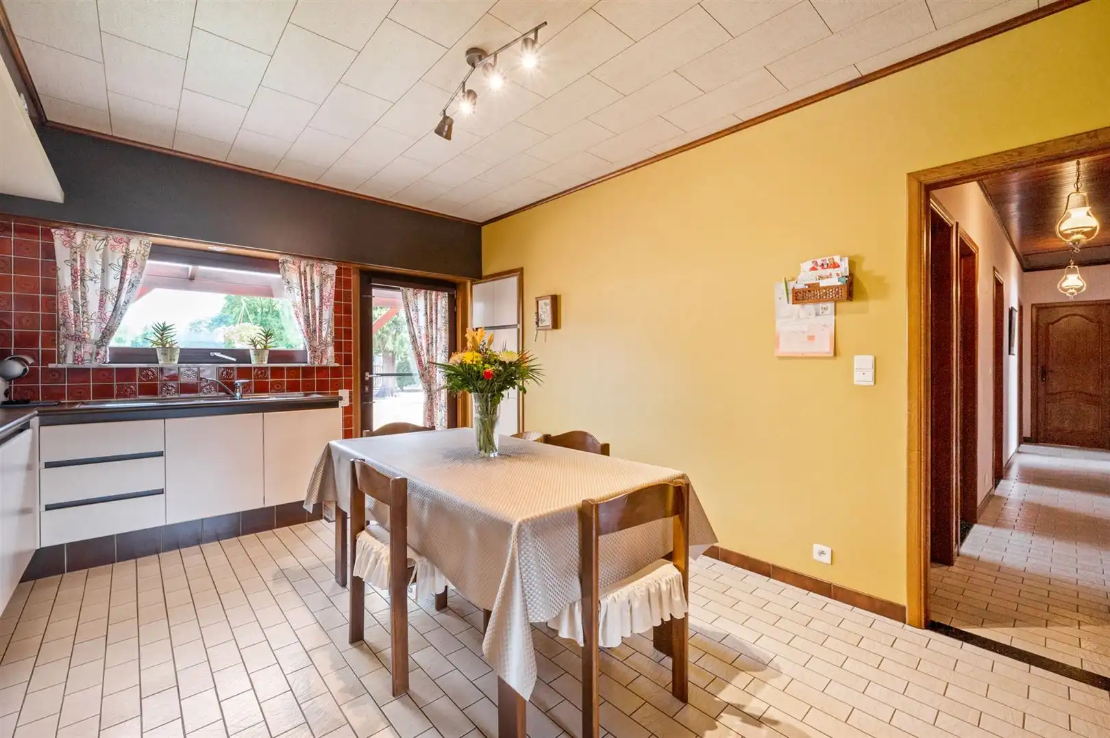 Laagbouwwoning met 3 slaapkamers op ca. 2.252m2 foto 11
