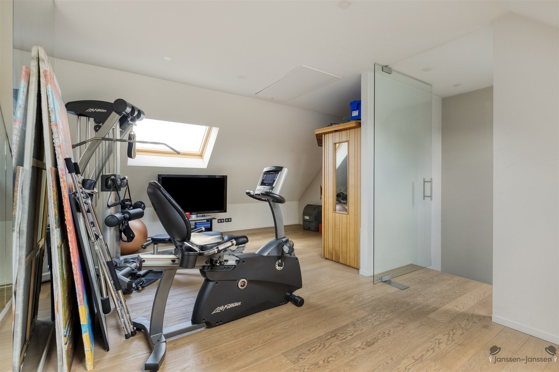 Volledig gerenoveerde designwoning met hoogwaardige afwerking in Mortsel foto 16