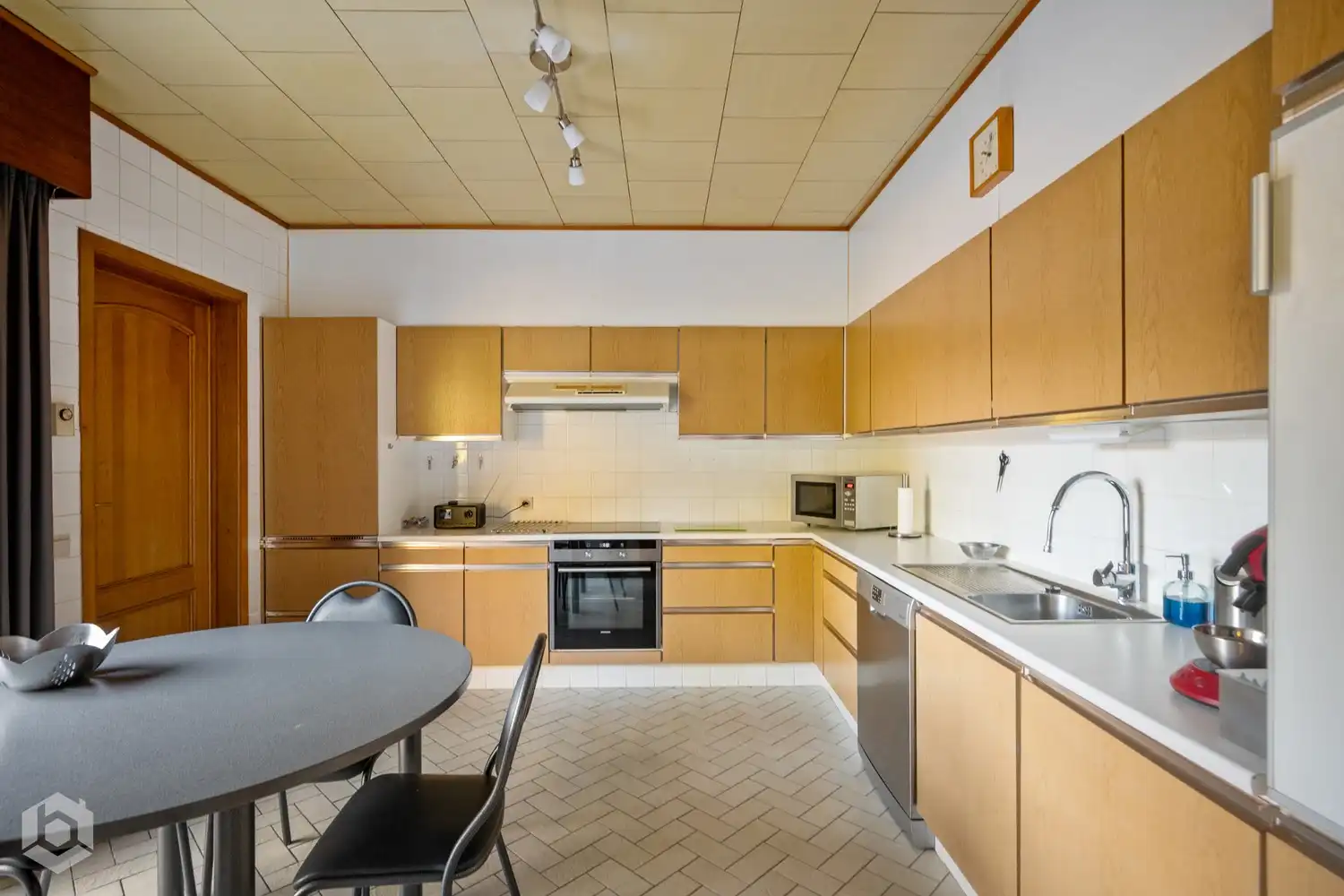 Woning met 3 à 4 slpkrs en grote garage (mogelijk tot handel) foto 11