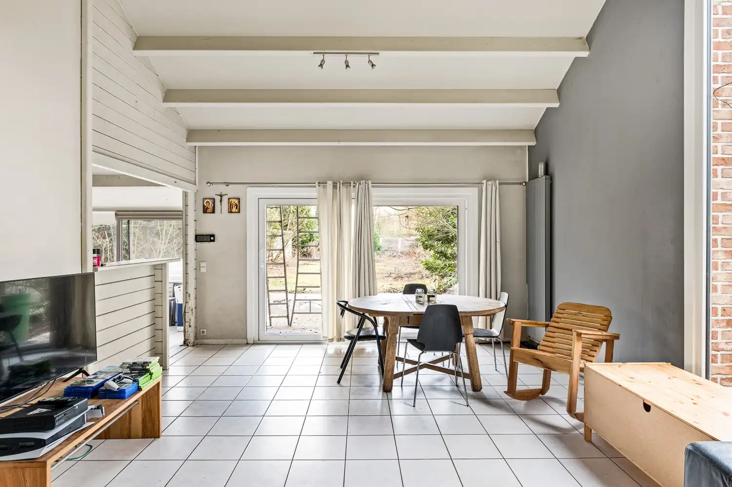 Te renoveren open bebouwing met 3 slaapkamers & grote tuin te Schoten! foto 3