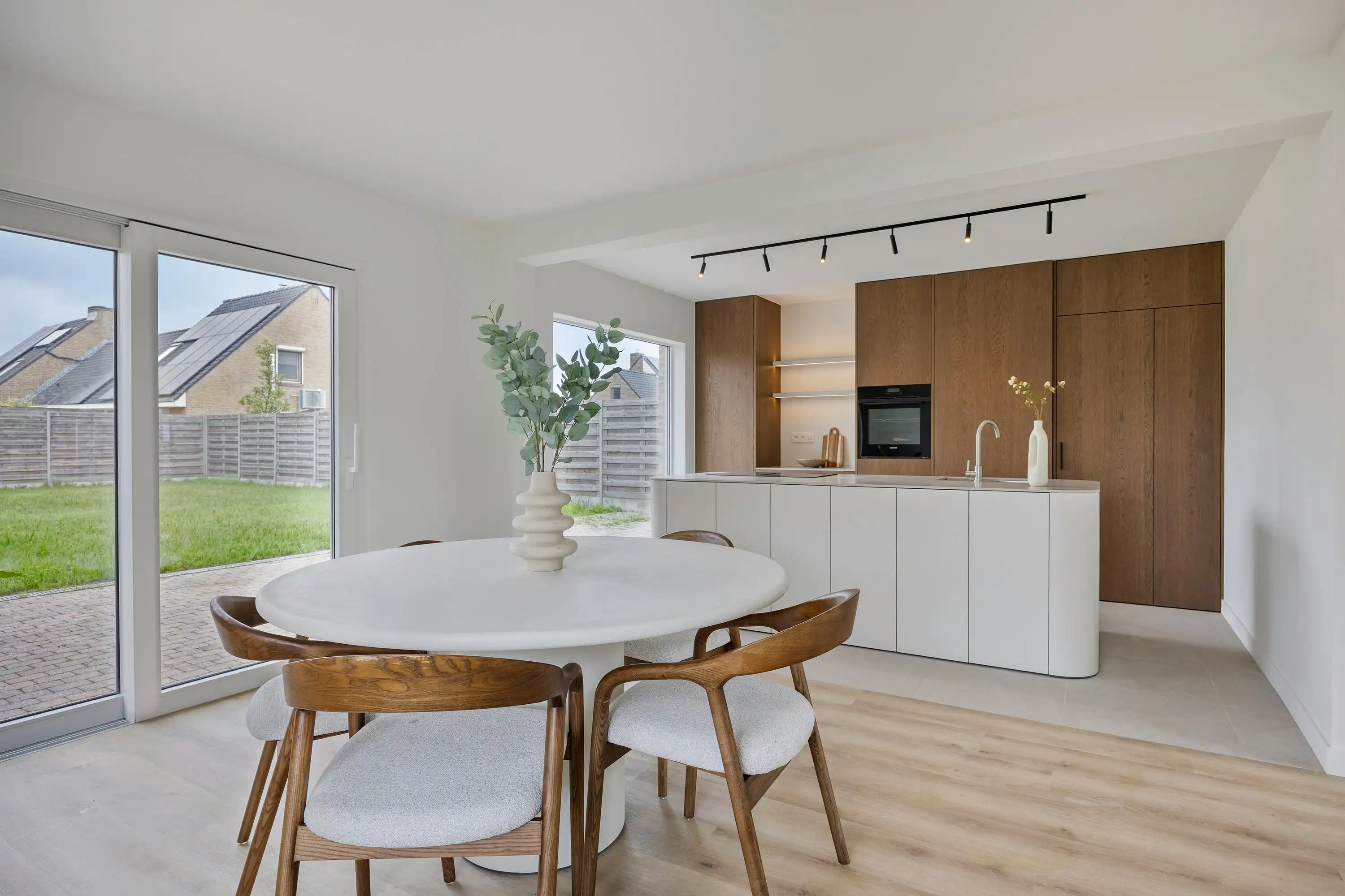 Recent gerenoveerd huis met 3 kamers te koop in Deerlijk foto 2