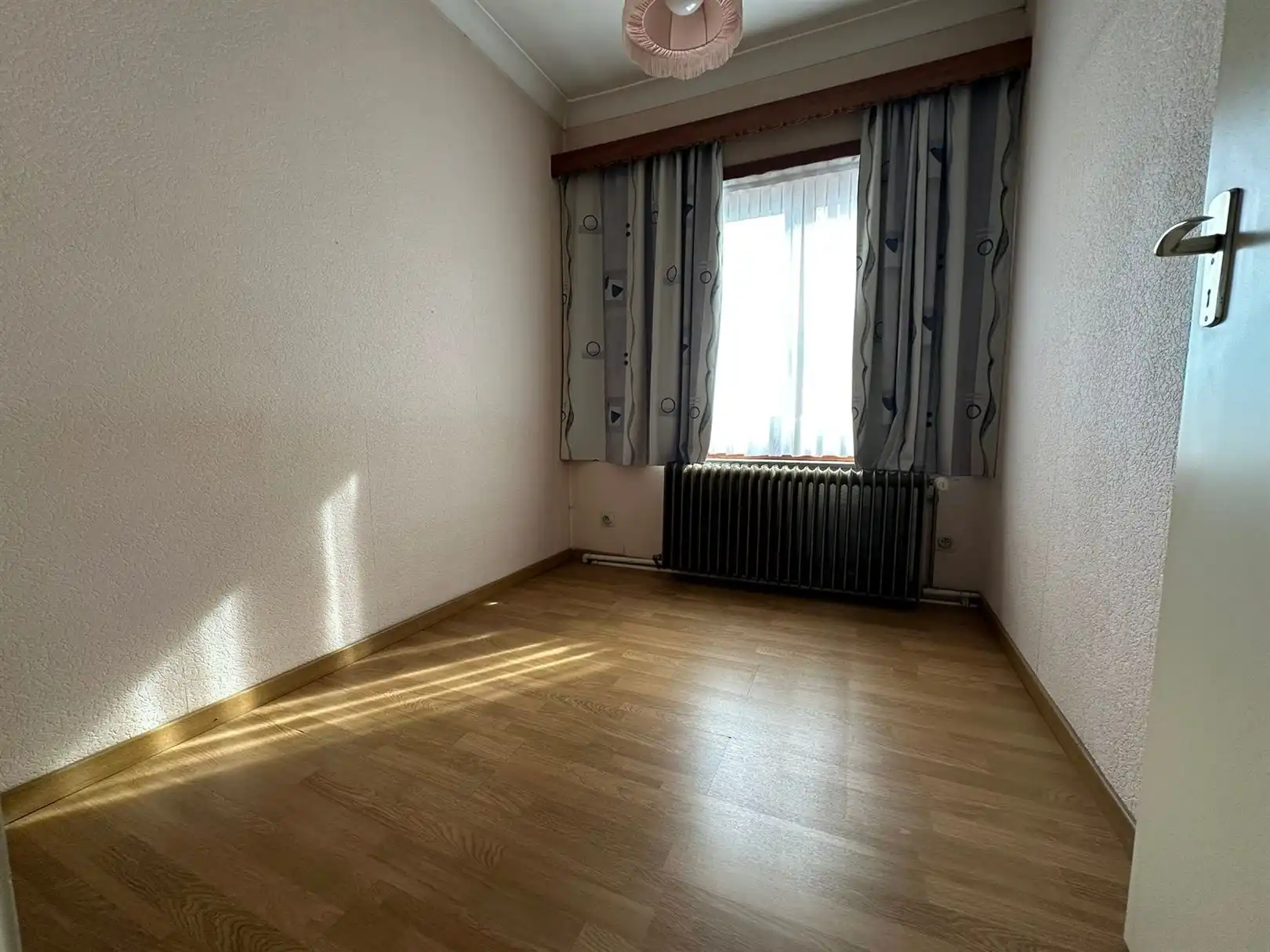 Ruime bel-etage met 2 slaapkamers, kinderkamer, garage en groot terras foto 19
