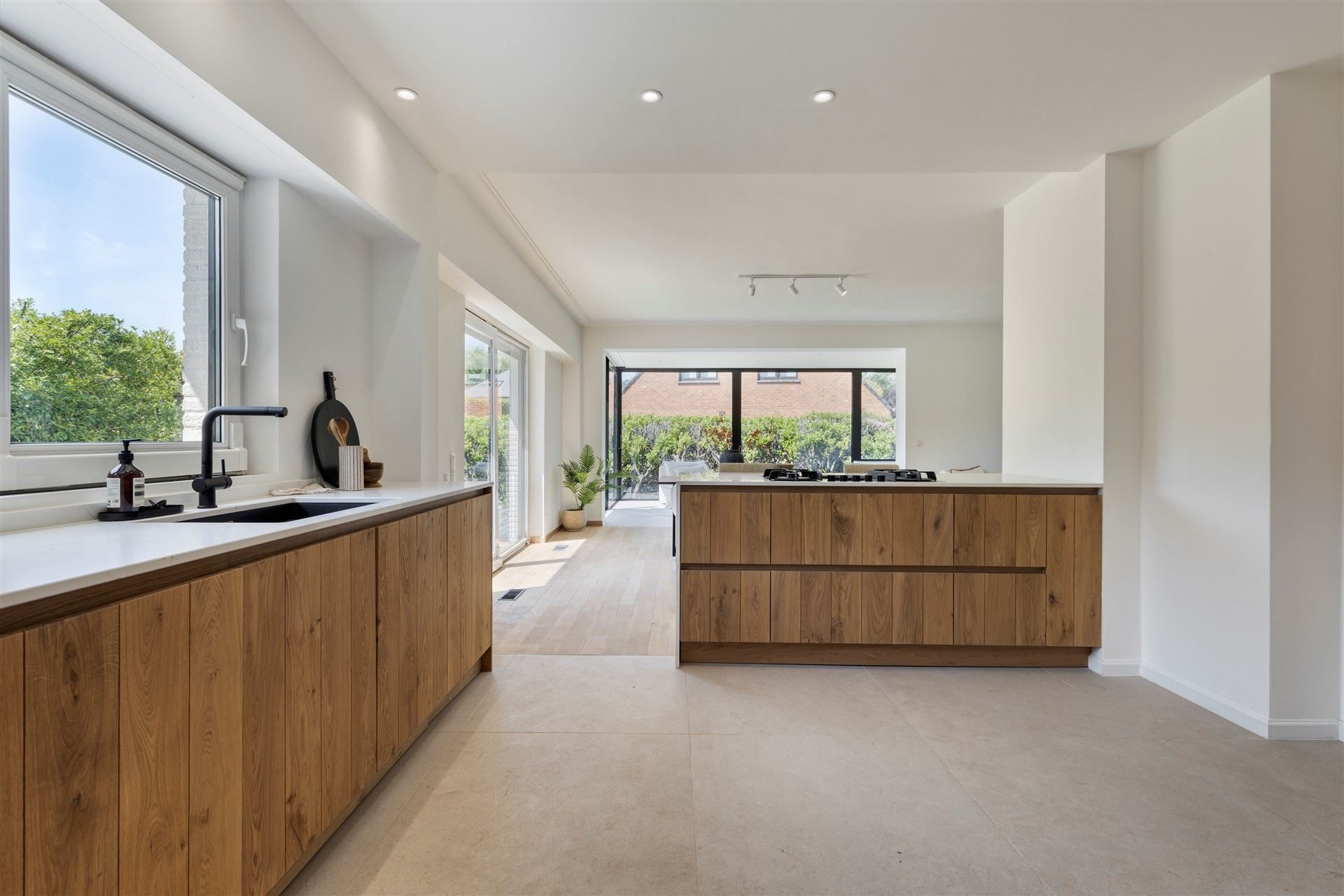Top-notch gerenoveerde villa met 4 slaapkamers en 3 badkamers op 705m² met zuidtuin foto 18