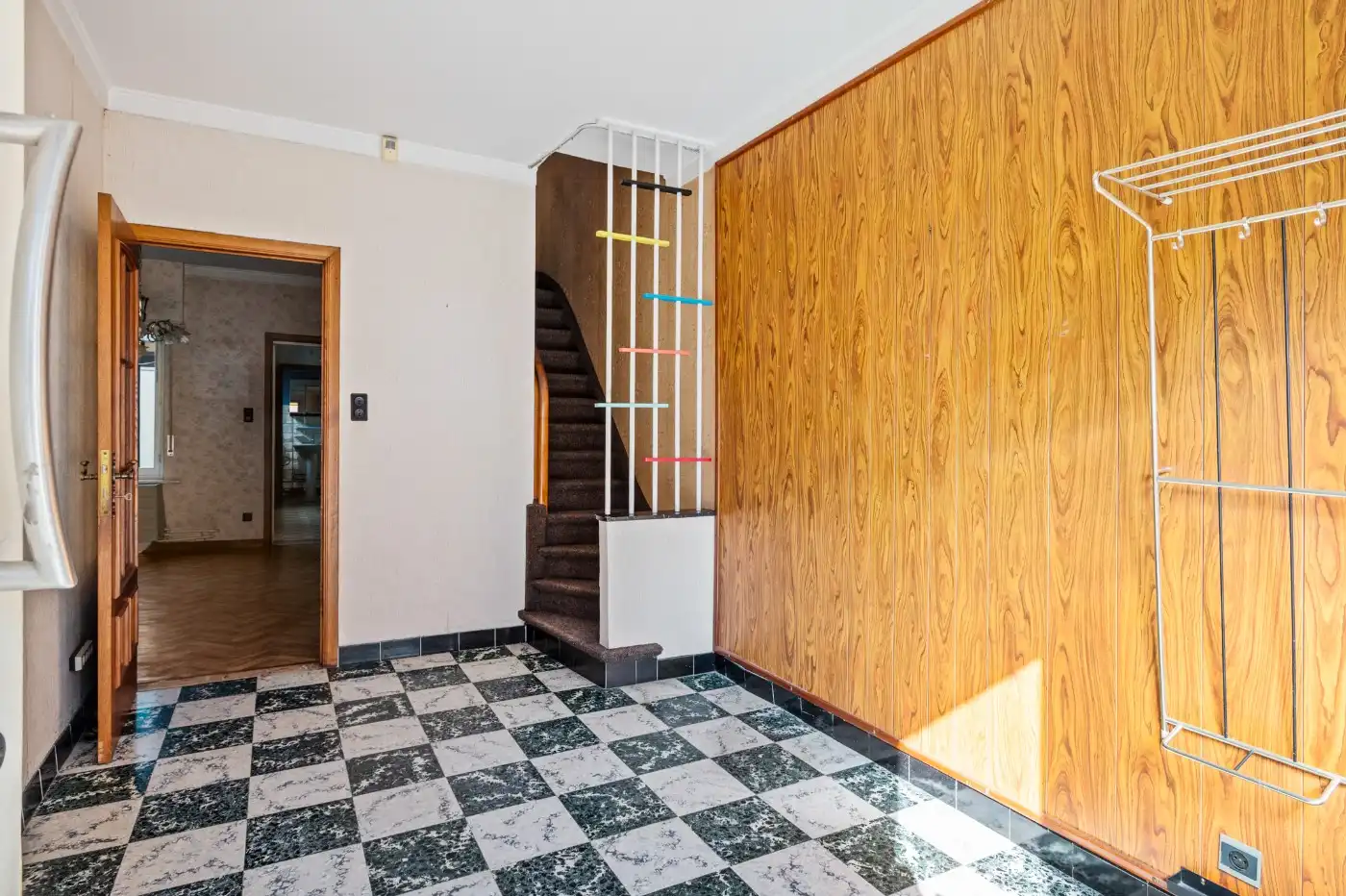 Te renoveren woning met 3 à 4 slpk. en inpandige garage foto 2