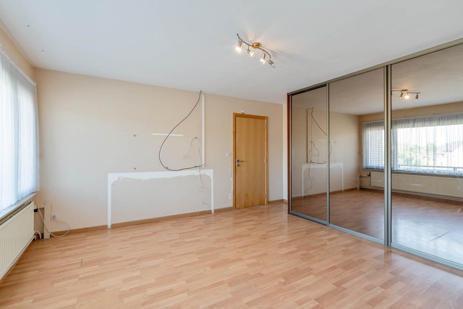 Multifunctioneel gebouw bestaande uit een woning, een winkel en een magazijn/werkplaats gelegen op een rustige locatie te Voorshoven! foto 21