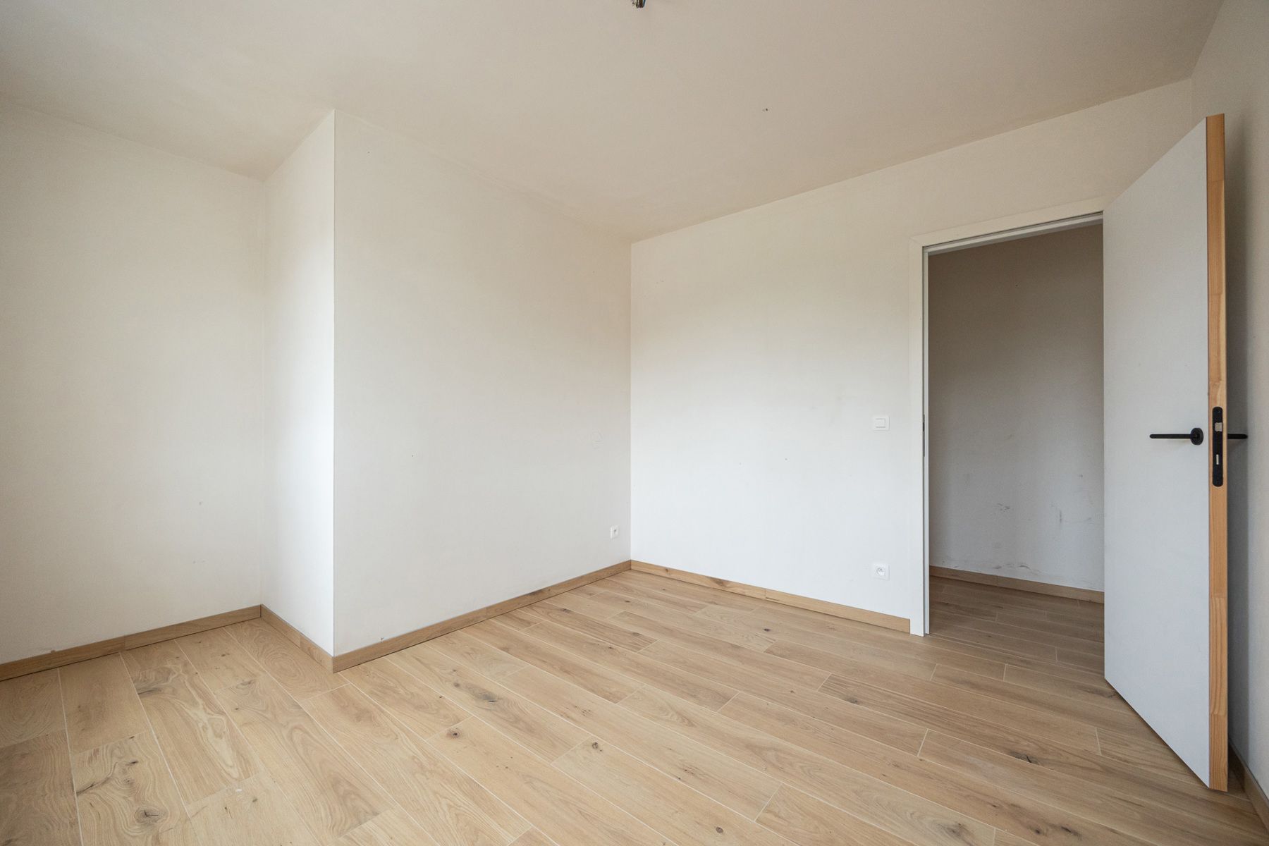 Woning met 4 slaapkamers en fietsenberging/carport op perceel van ca 327m² foto 9