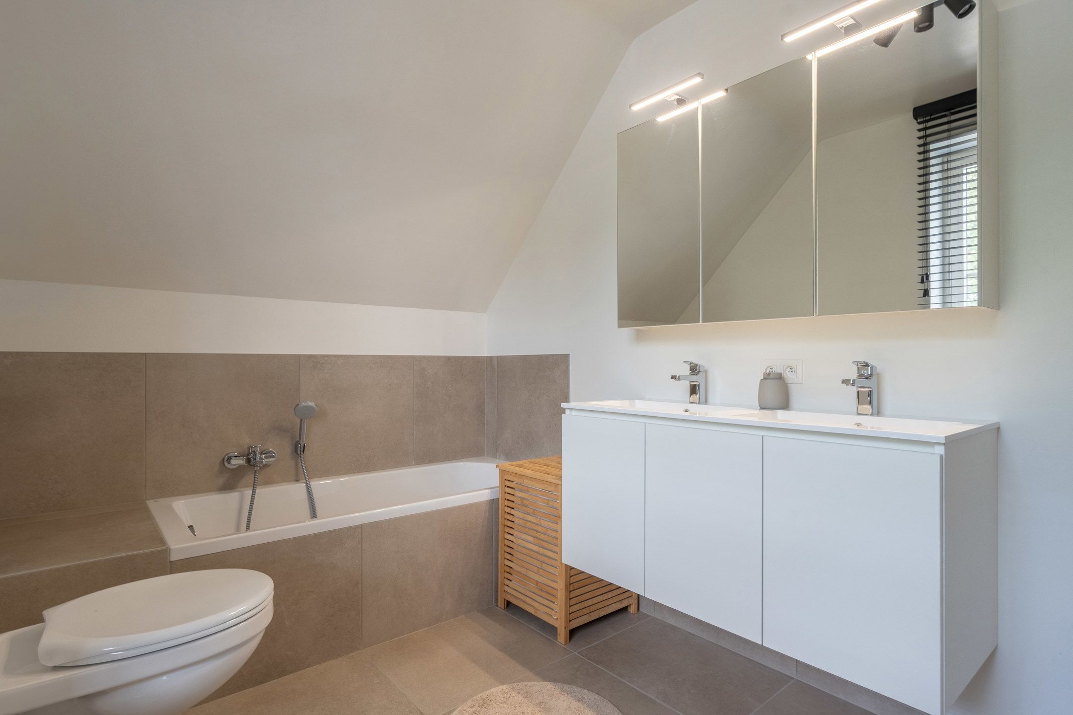 Energiezuinige nieuwbouwwoning met 3 slpk's te Vosselaar. foto 15