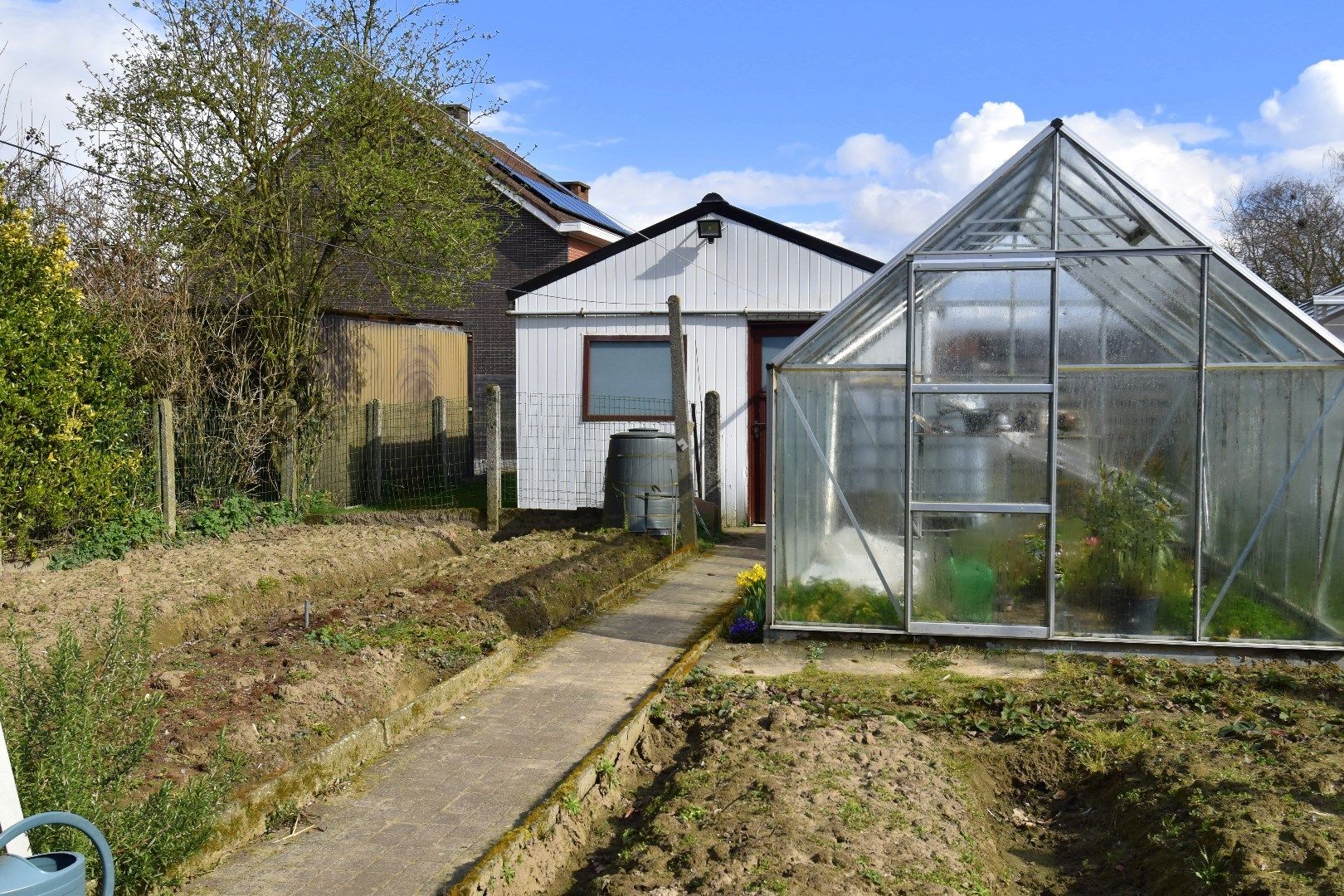 Mooie rijwoning met 2 slaapkamers, tuin en garage te koop in het gezellige Gullegem foto 16