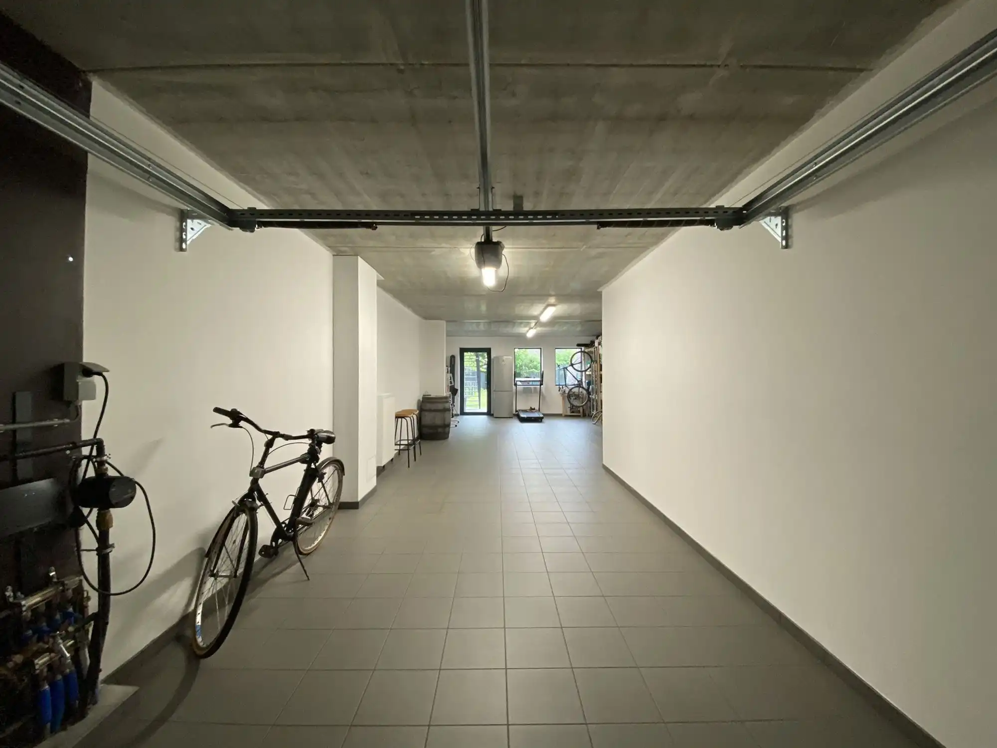 Knappe en ruime bel-etage met 3 slaapkamers, grote garage en tuin. foto 19