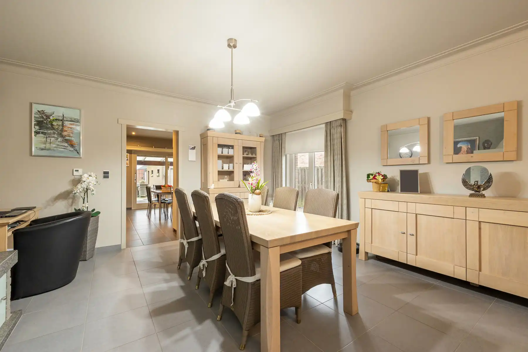 Gedeeltelijk gerenoveerde laagbouwwoning op perceel van ca. 1.516m². foto 6