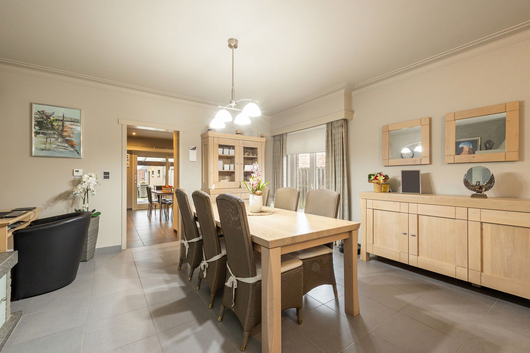 Gedeeltelijk gerenoveerde laagbouwwoning op perceel van ca. 1.516m². foto 6
