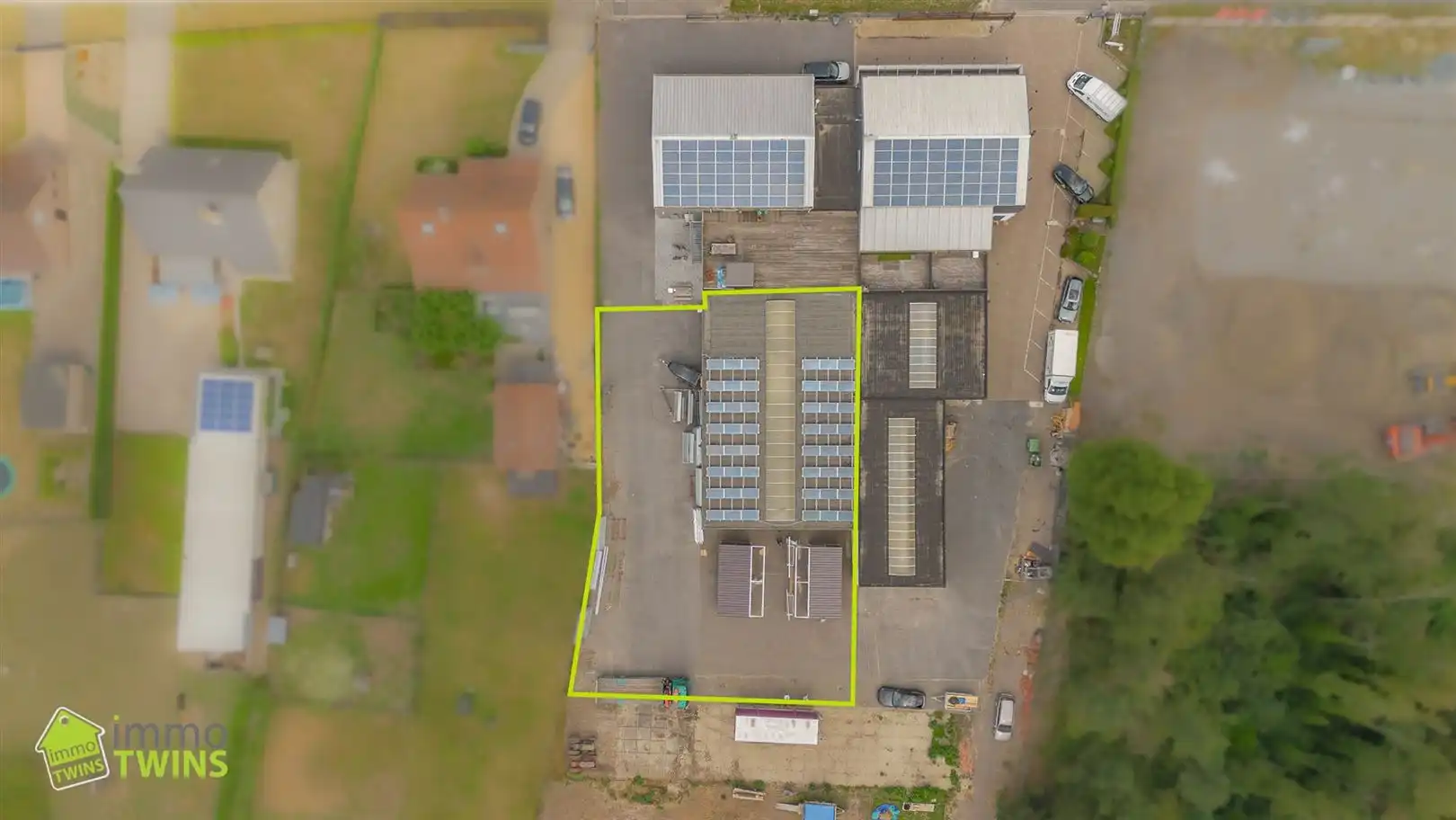 Magazijn + buitenruimte op toplocatie (splitsing mogelijk) foto {{pictureIndex}}