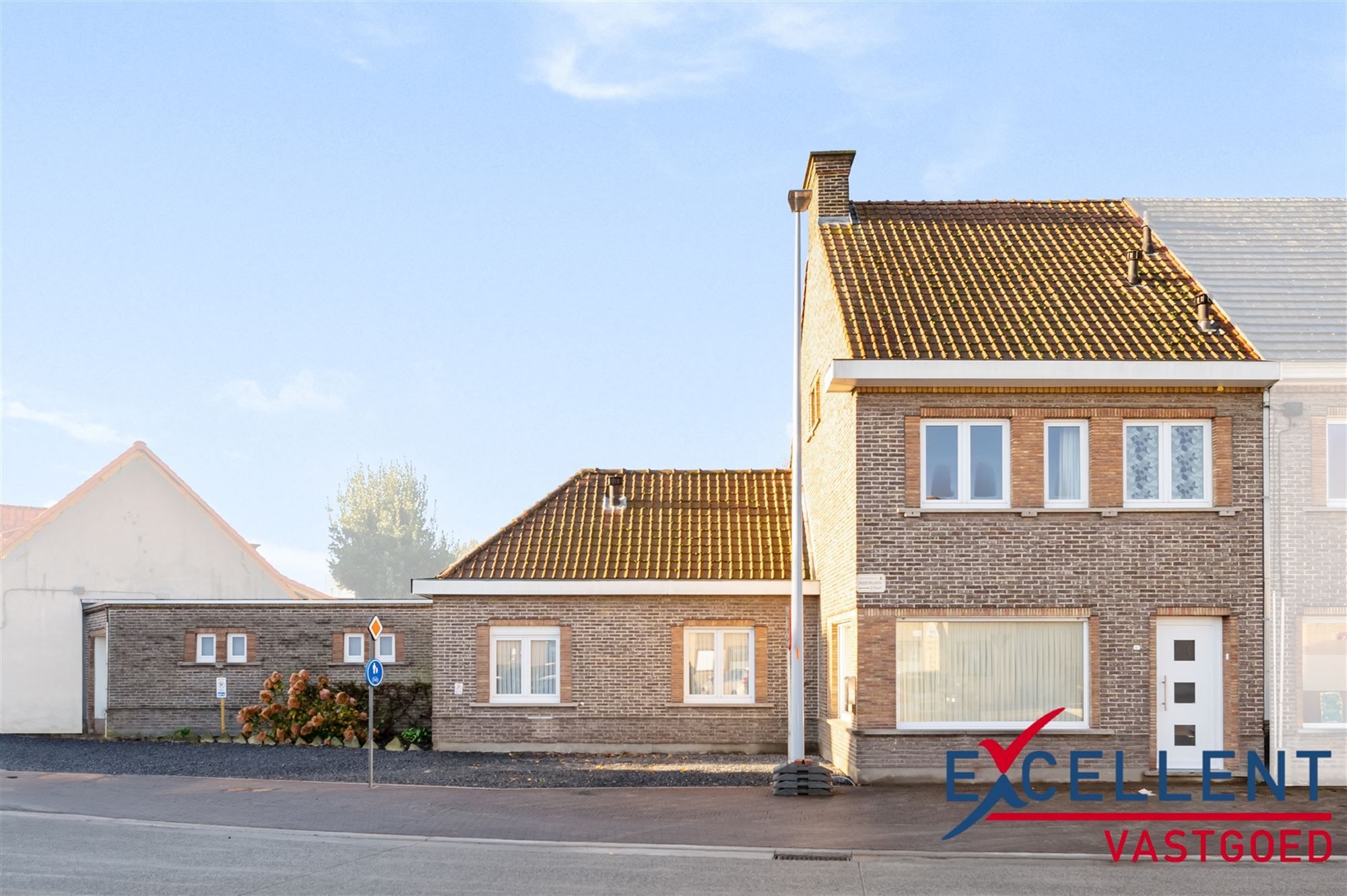 Instapklare woning te Nederename foto {{pictureIndex}}