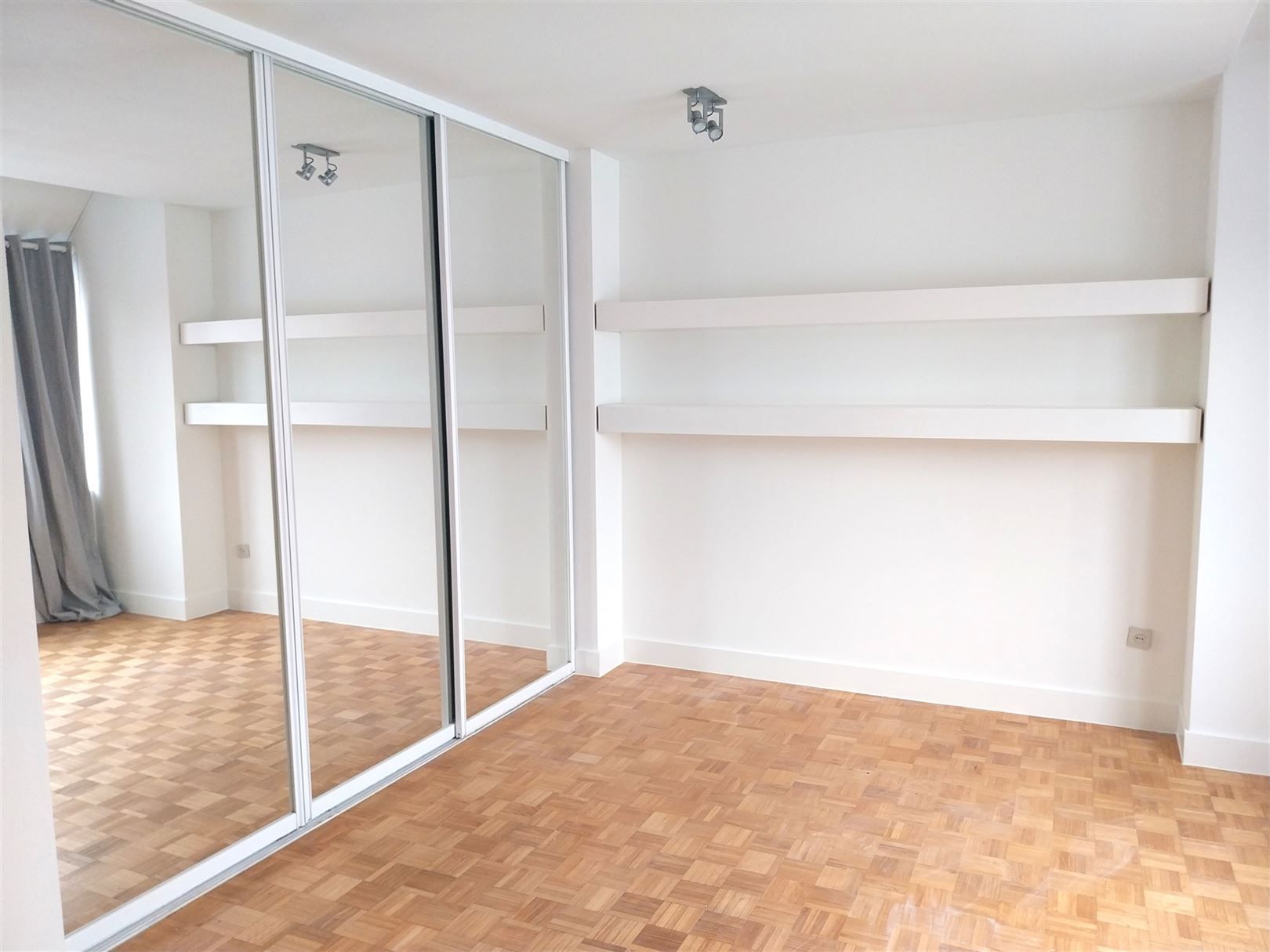 TE HUUR: Ruim appartement met 3 slaapkamers te Genk! foto 21