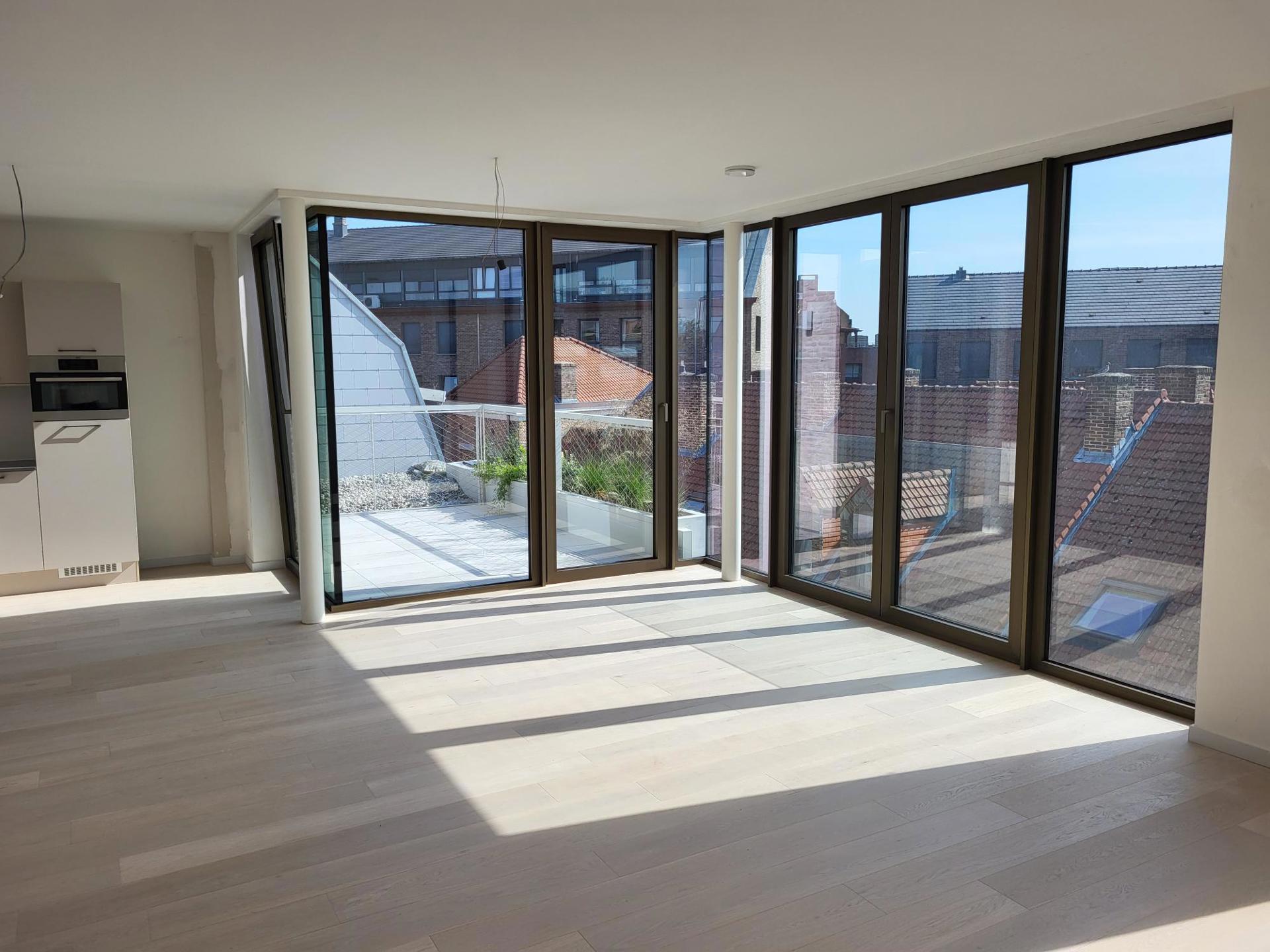 INSTAPKLAAR BEN-APPARTEMENT 100m², MET 2 SLAAPKAMERS foto 2