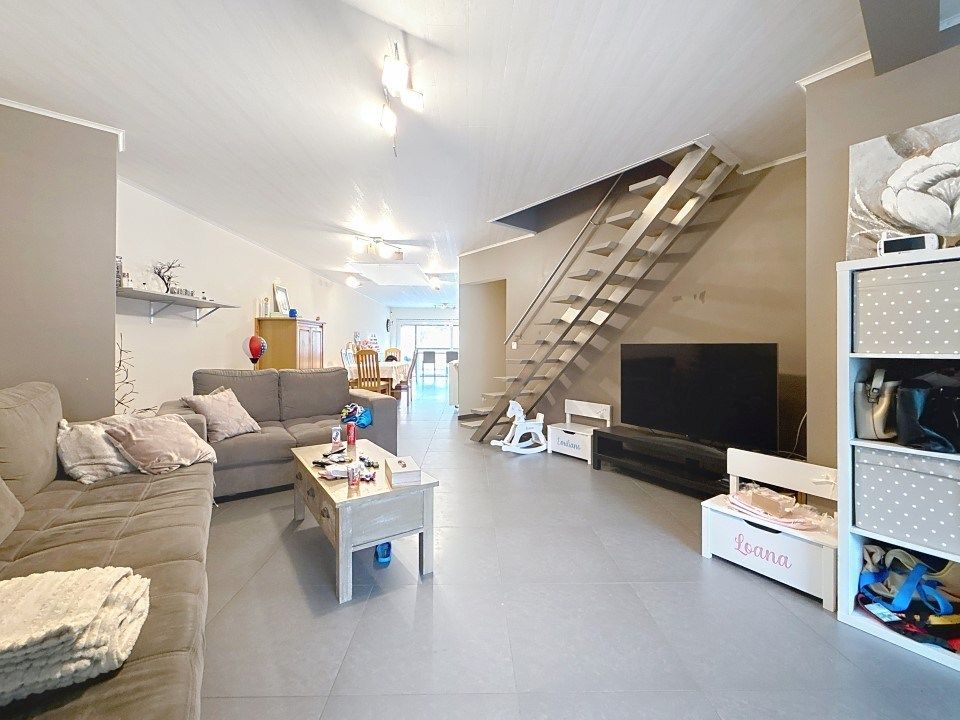 Rustig gelegen en instapklare woning met 3 slaapkamers, zonnepanelen en batterij  foto 3