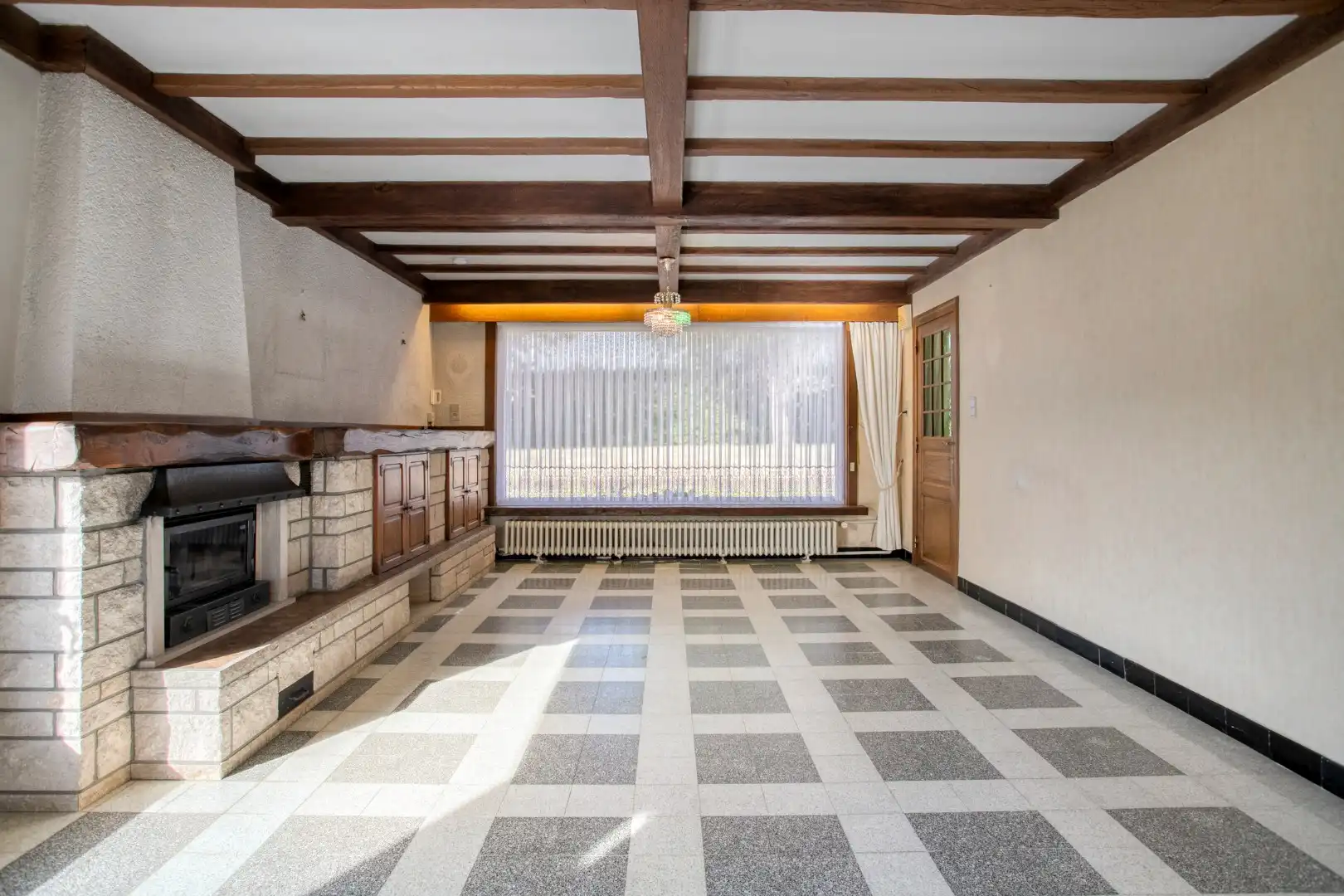 Open bebouwing met 4 slaapkamers en grote garage! foto 4