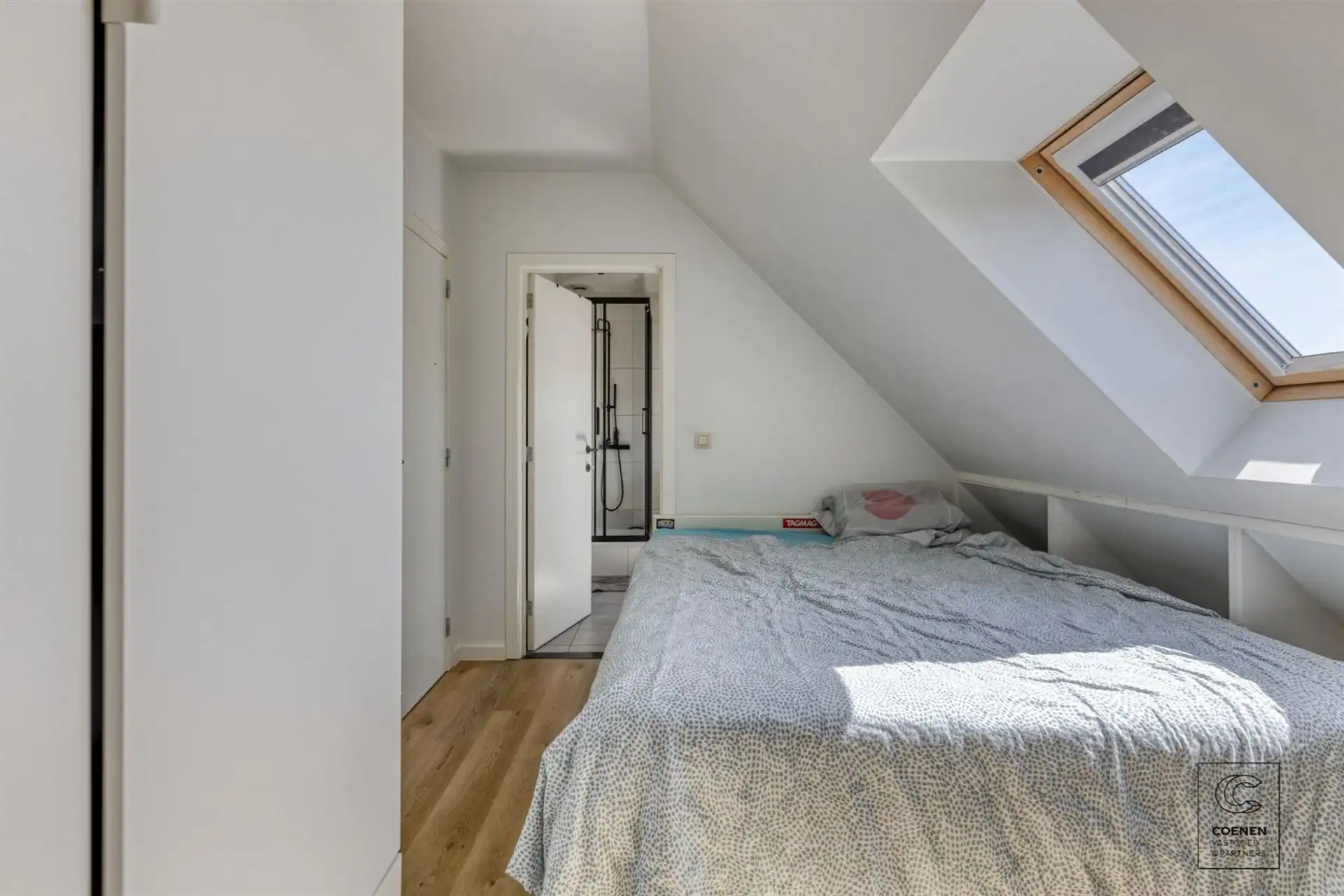 Instapklaar, recent gerenoveerd dakapp. van 55 m² te Geel! foto 7