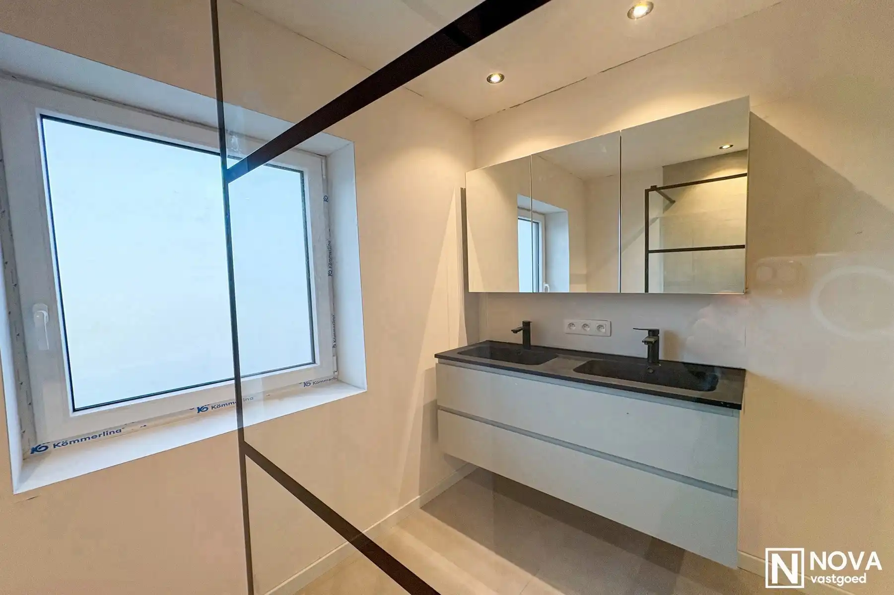 Volledig vernieuwde woning met 3 slaapkamers en tuin. foto 8