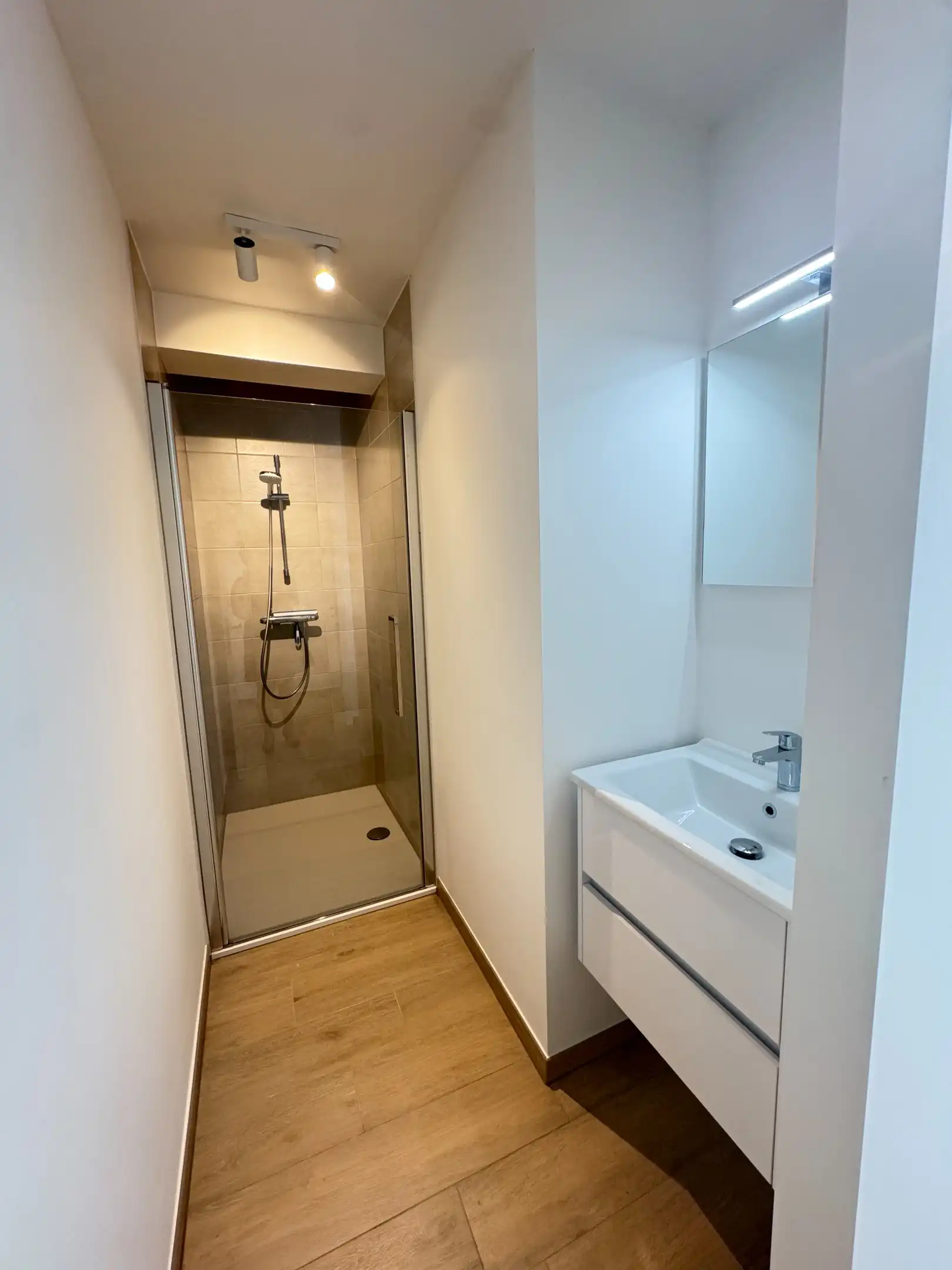 Prachtig gerenoveerd appartement in het centrum van Genk foto 6