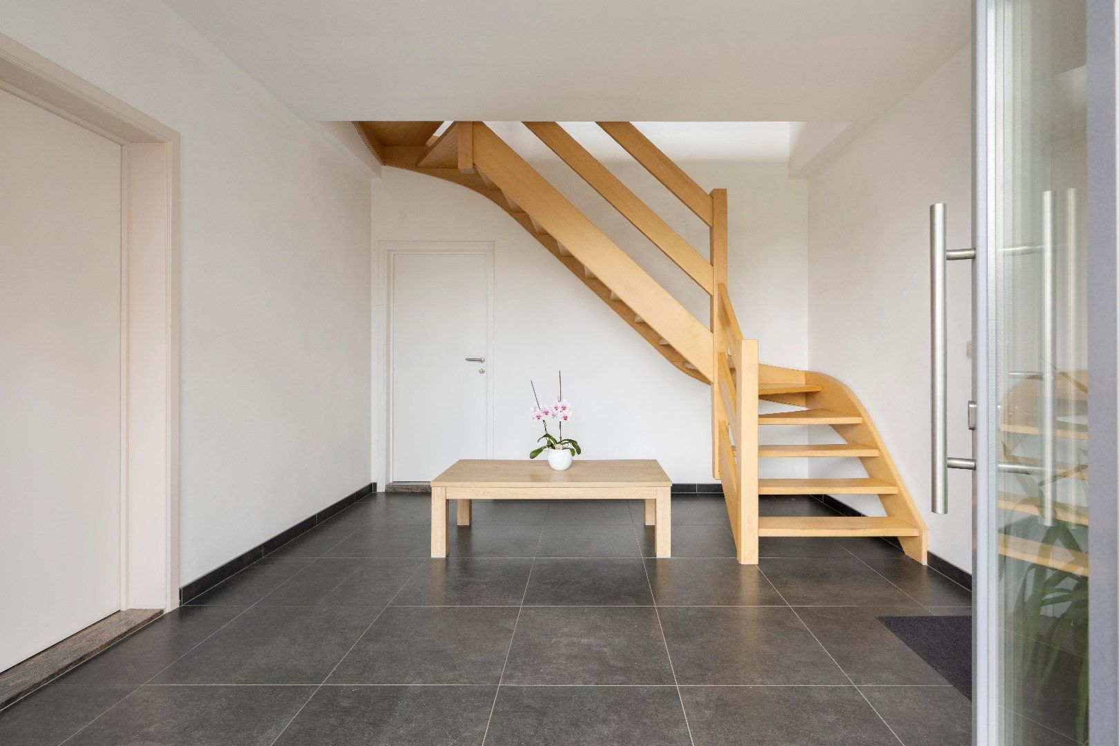 ZEER RUIM INSTAPKLAAR APPARTEMENT (130 m²) MET GARAGE EN RUIM TERRAS (60 m²) foto 2