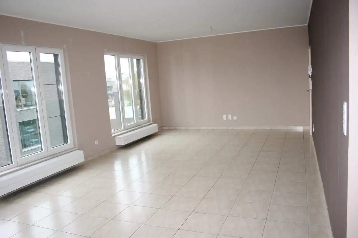 Appartement met terras, lift en garage in het centrum van Lommel. foto 10