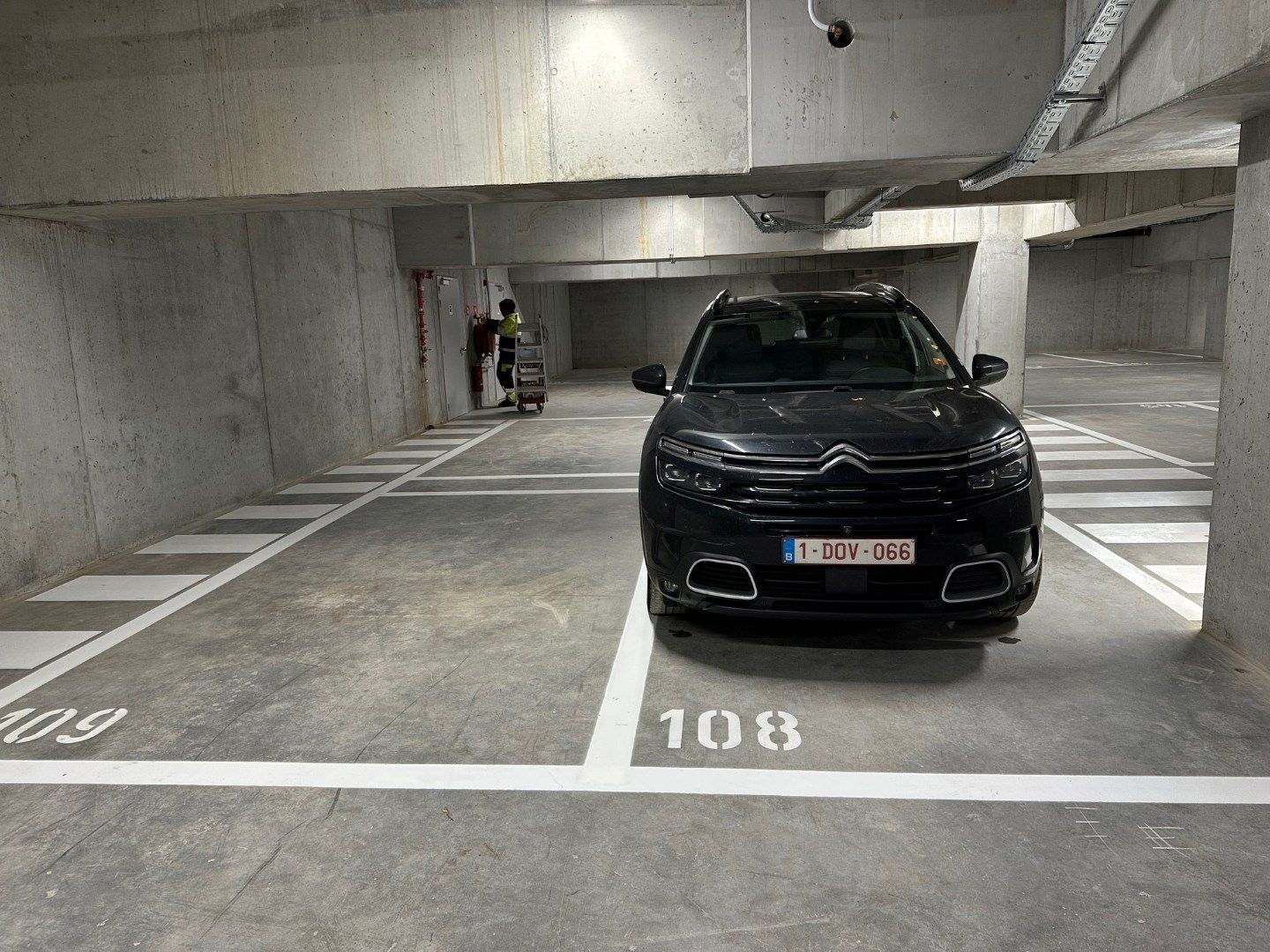 Prachtig nieuwbouwappartement met 2 slk, 2 terrassen en parking foto 18