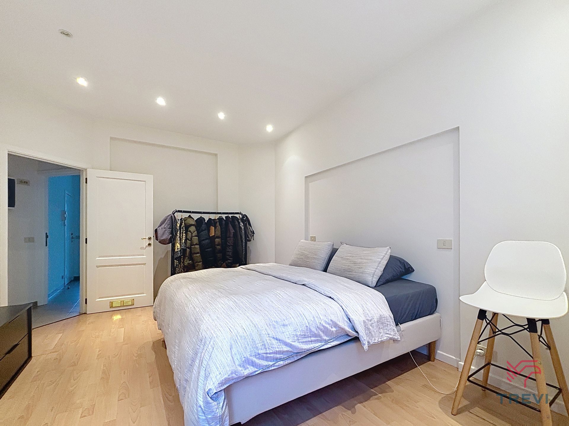 Mooi ongemeubileerd appartement met 1 slaapkamer ! foto 6