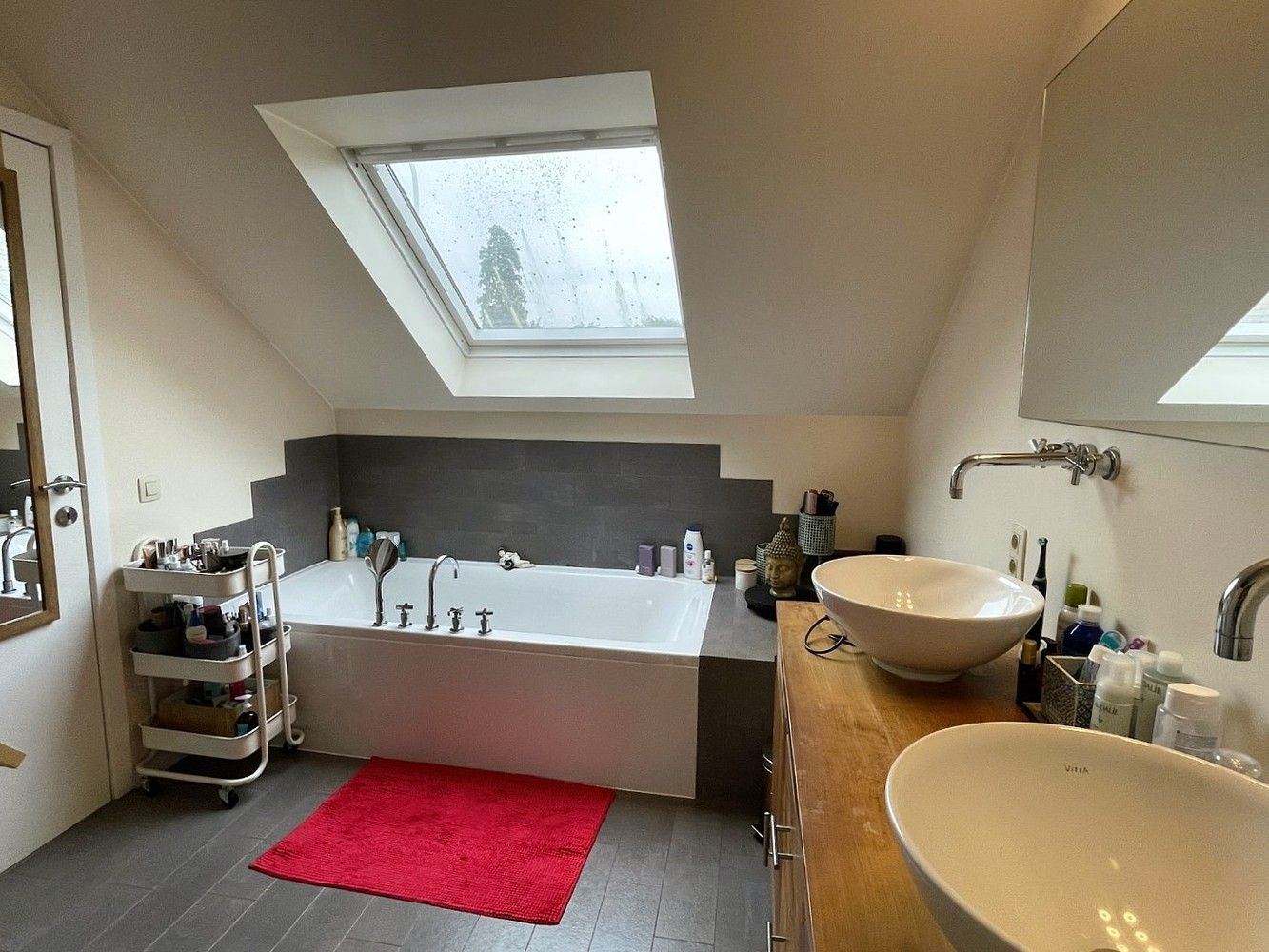 A must-see ! Volledig gerenoveerde, ruime, energetische woning op een zeer gunstige locatie foto 16