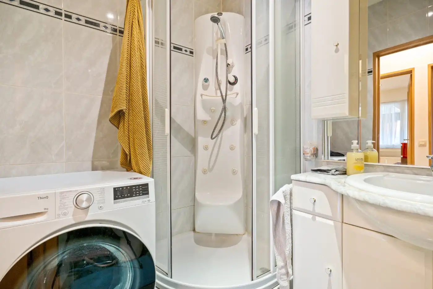 Gelijkvloers appartement met 2 slpk., veranda, verhard tuintje en garage foto 11