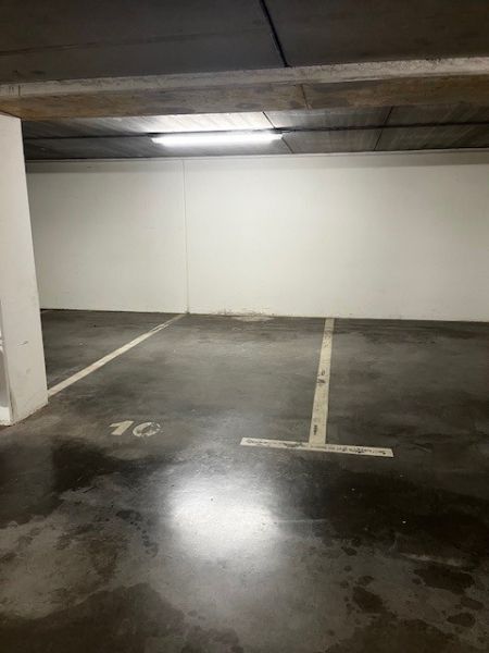 Groot 2-slaapkamer appartement met overdekte staanplaats foto 15
