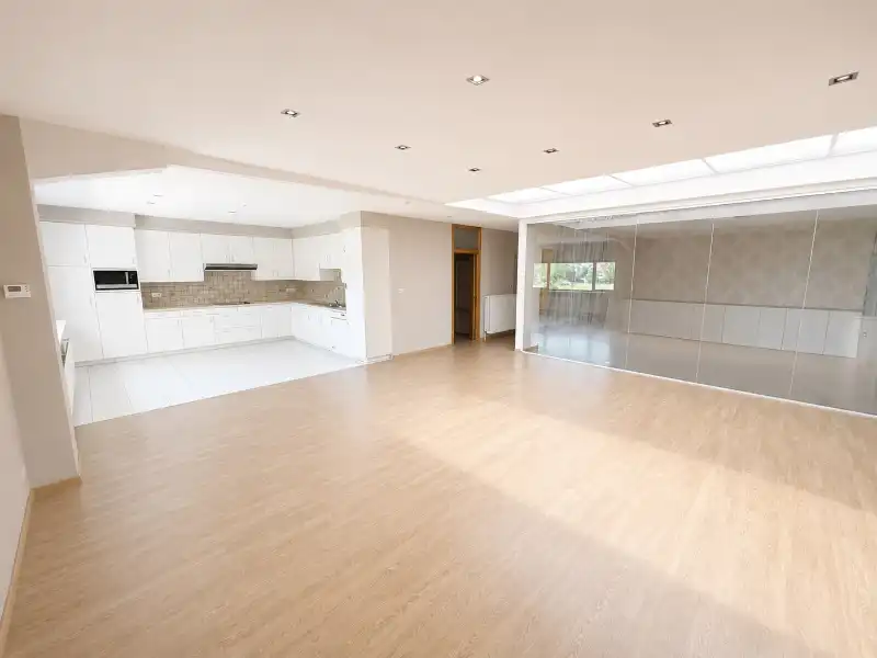 KMO-unit met appartement/kantoor te huur foto 10
