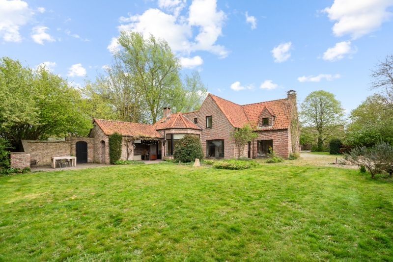 Woning type Open Bebouwing op ongeveer 10500m² grondopp!! foto {{pictureIndex}}