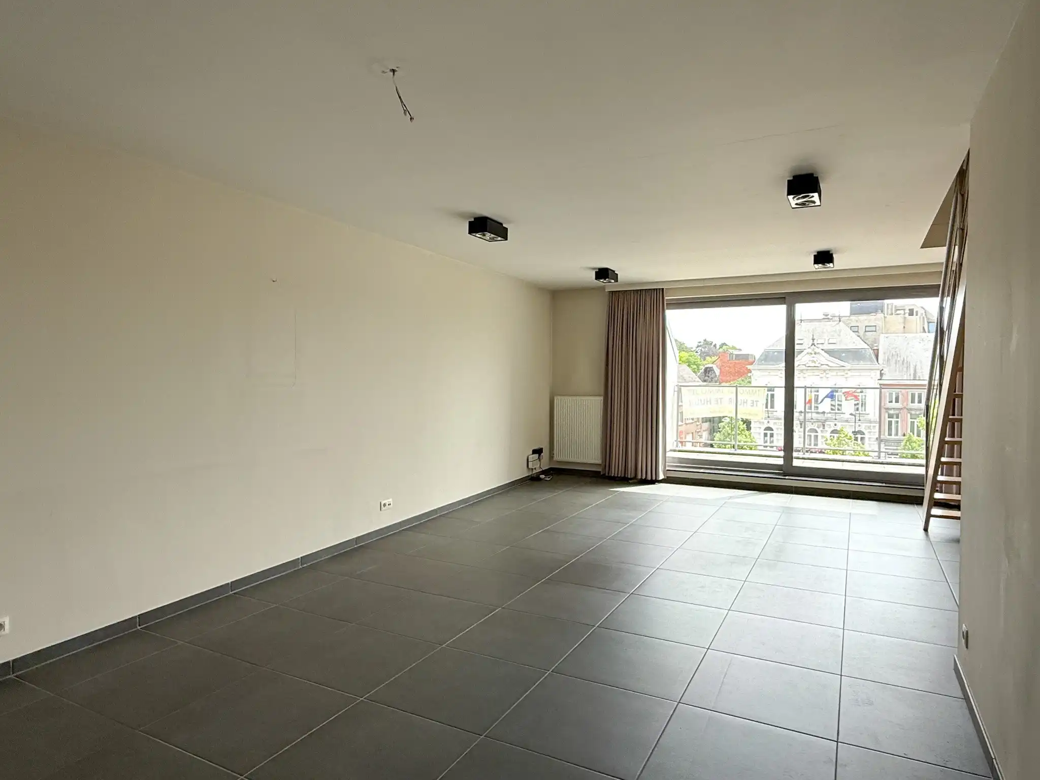 Duplexappartement met 2 slaapkamers op de Grote Markt van Beveren foto 2