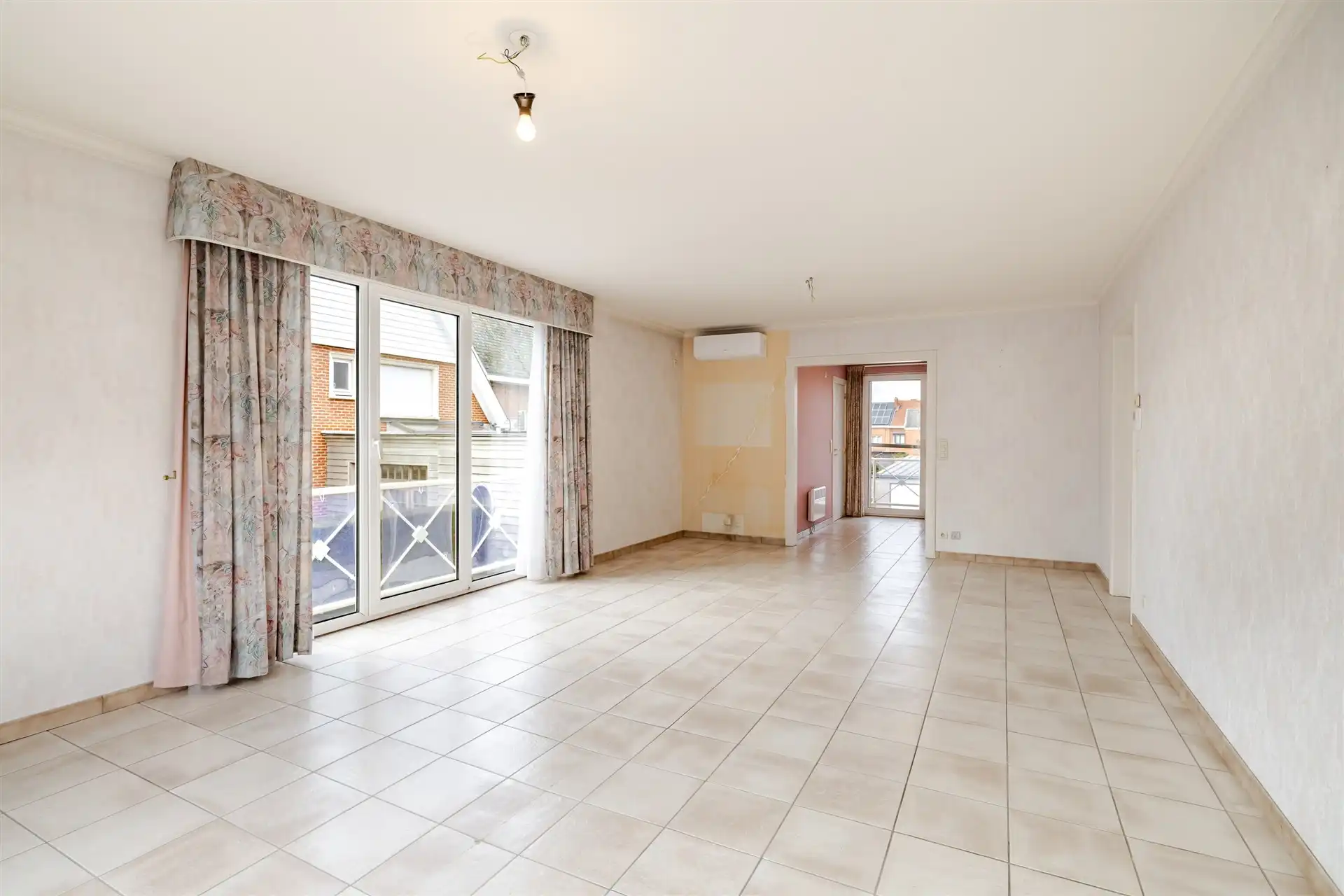 Ruim app met 2 slks, dubbel terras en garage foto 3