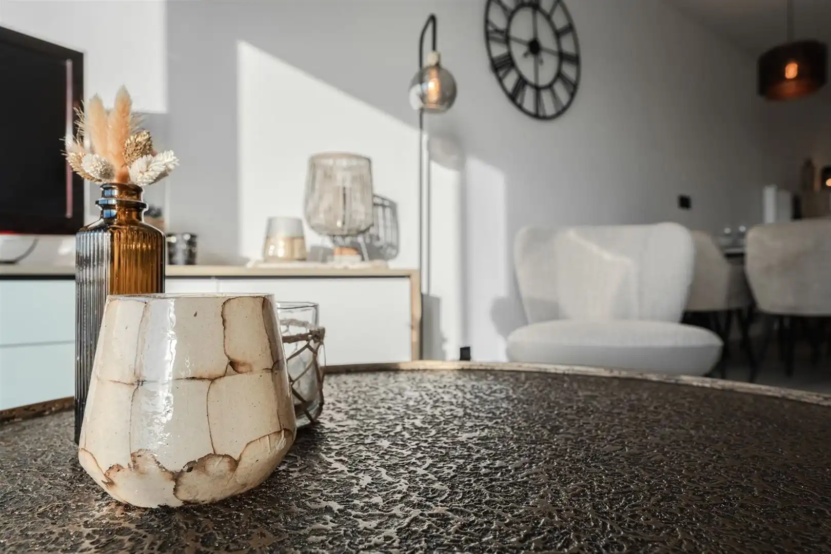Moderne studio met frontaal zeezicht foto 19
