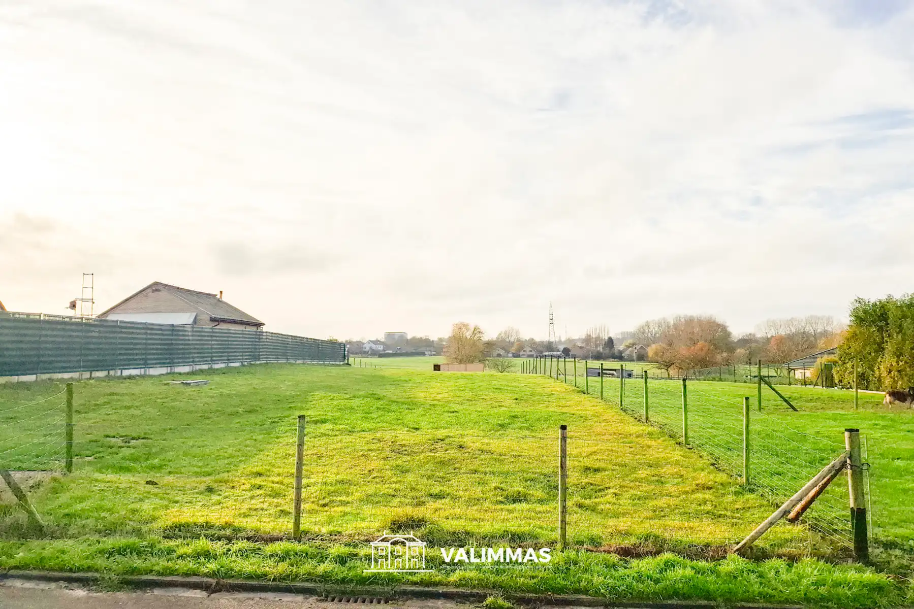 Magnifiek gelegen en ideaal georiënteerde villagrond... foto {{pictureIndex}}