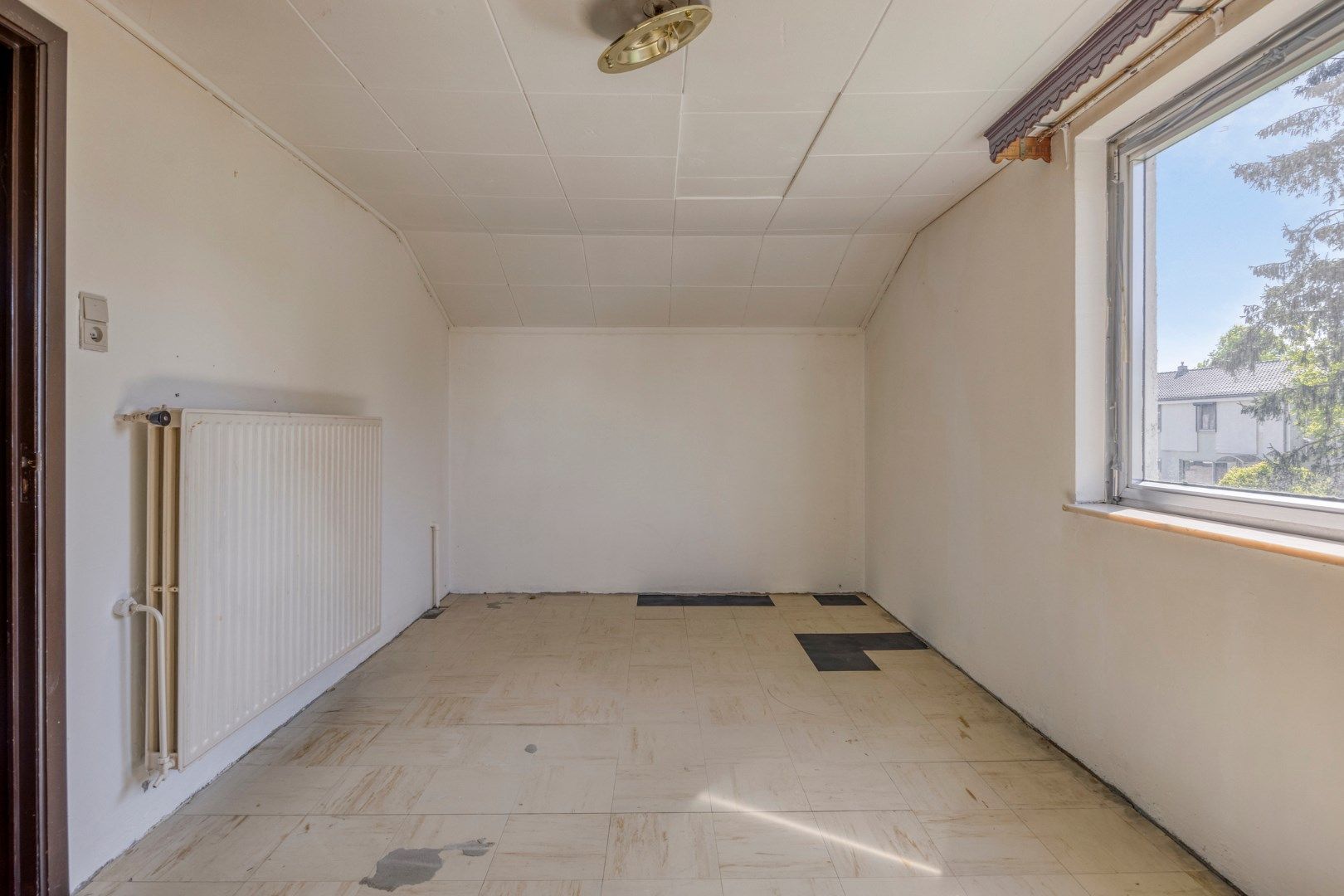 GEZINSWONING MET 4 SLAAPKAMERS EN INPANDING GARAGE TE LANAKEN ! foto 18