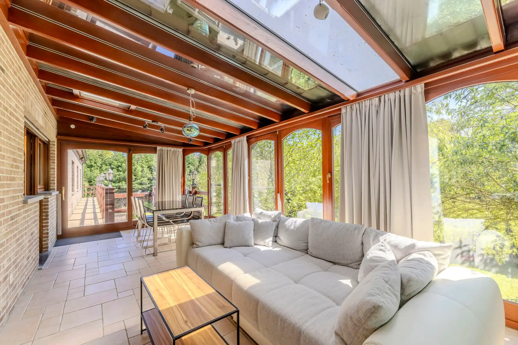 Ruim landhuis op ca. 3010 m² grond met ca. 736 m² bew.opp. foto 11