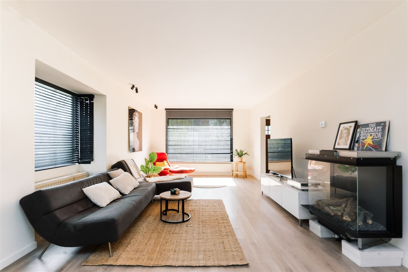 Stijlvol gerenoveerde woning in alle rust met plaats voor elk plan foto 5