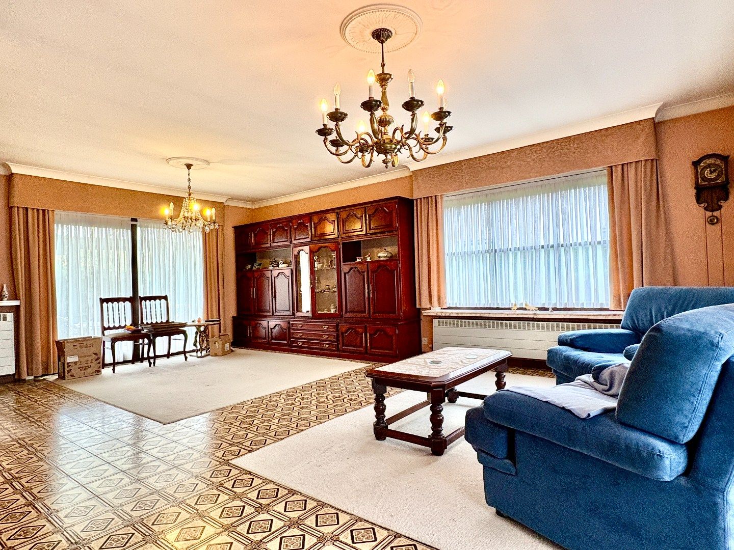 Gelijkvloerse villa op 614 m² met 3 slks en een inpandige garage. foto 7