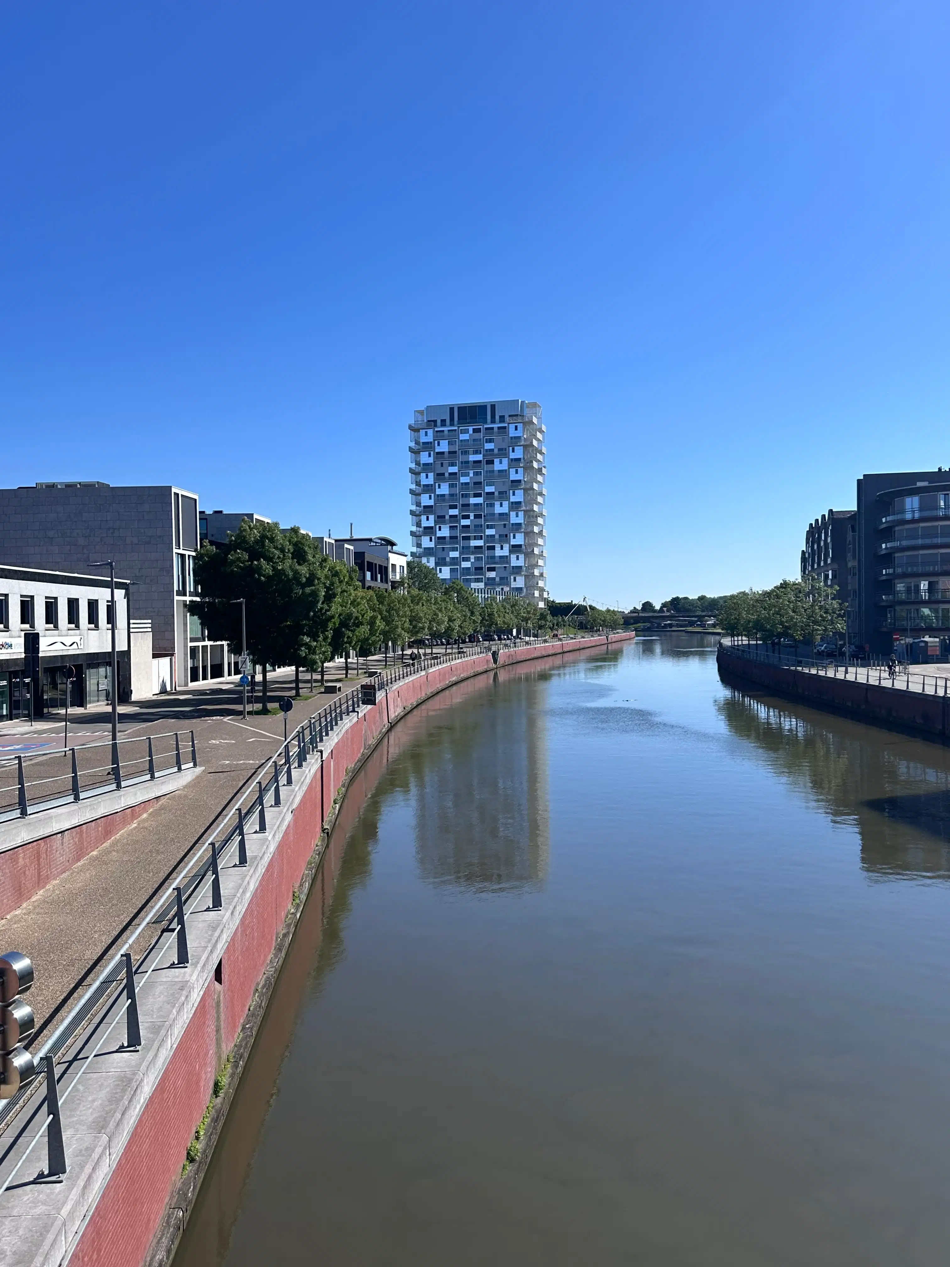 Wonen in het hart van Kortrijk met zicht op het water foto 11