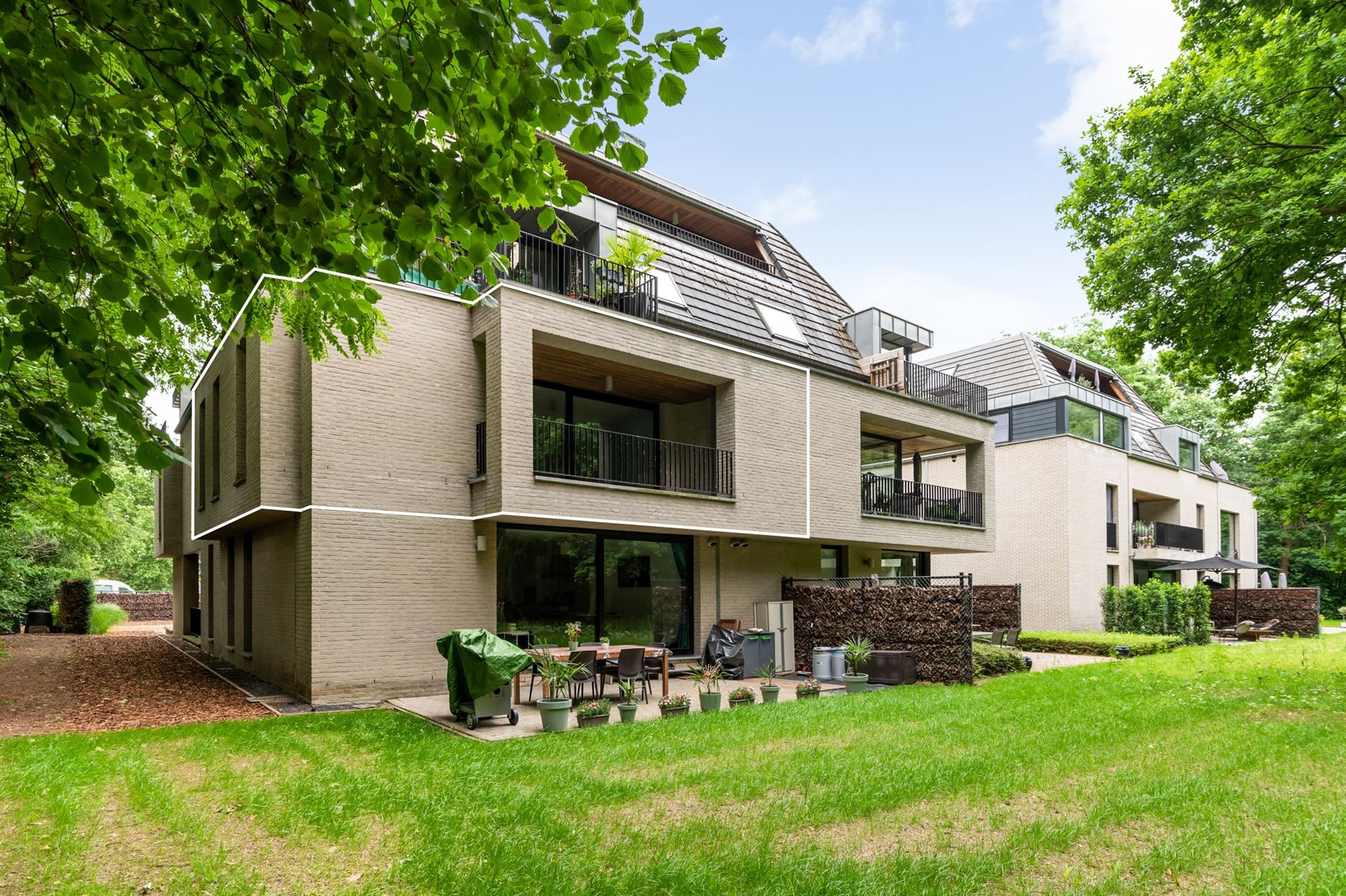 RESIDENTIEEL GELEGEN 2-SLPK-APP MET AUTOSTAANPLAATS  foto {{pictureIndex}}