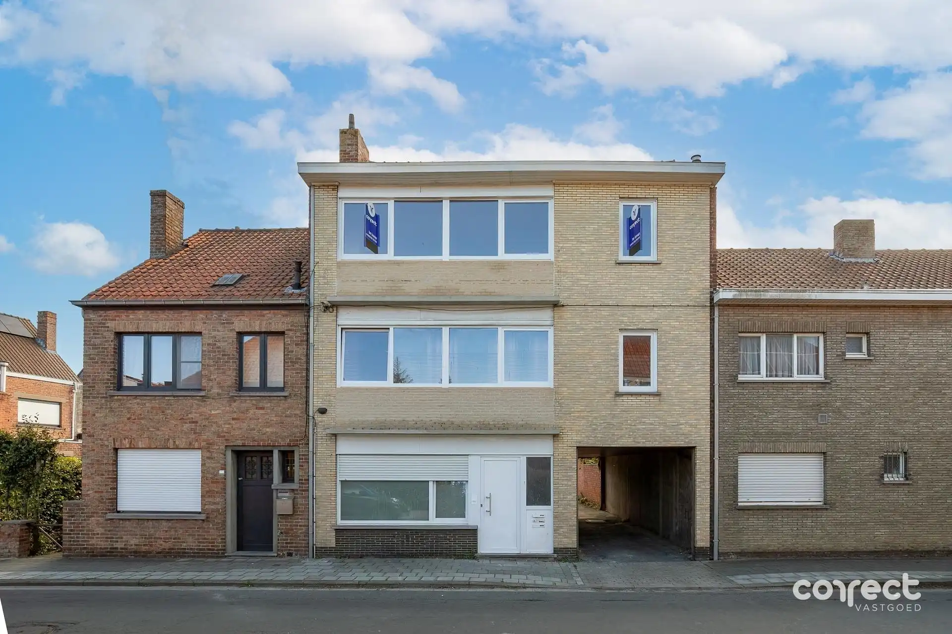 Volledig gerenoveerd appartement met 2 slaapkamers, dressing/slaapkamer en zonnig terras. foto 14